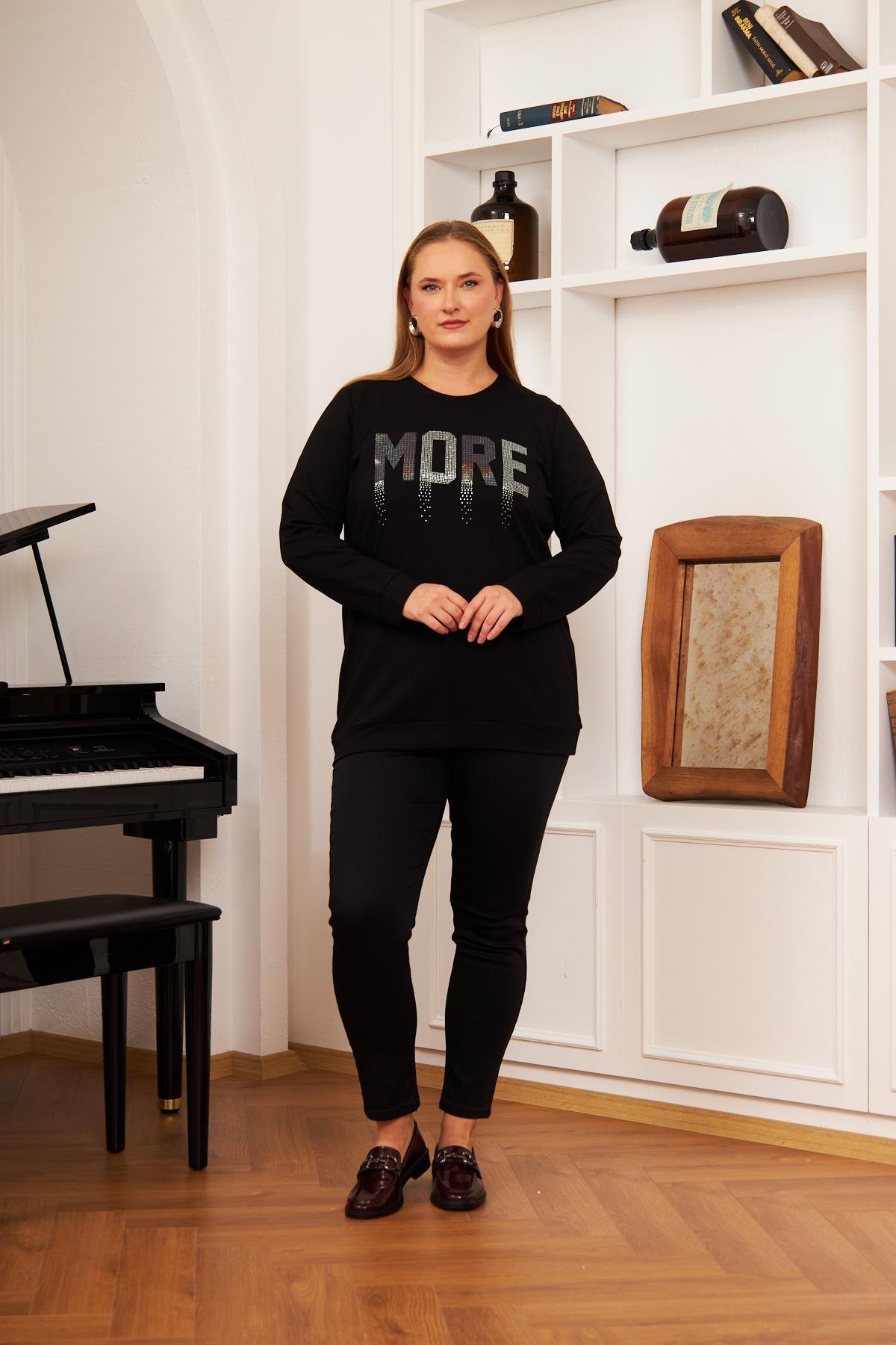 Büyük Beden Taş Baskılı Sweatshirt Siyah