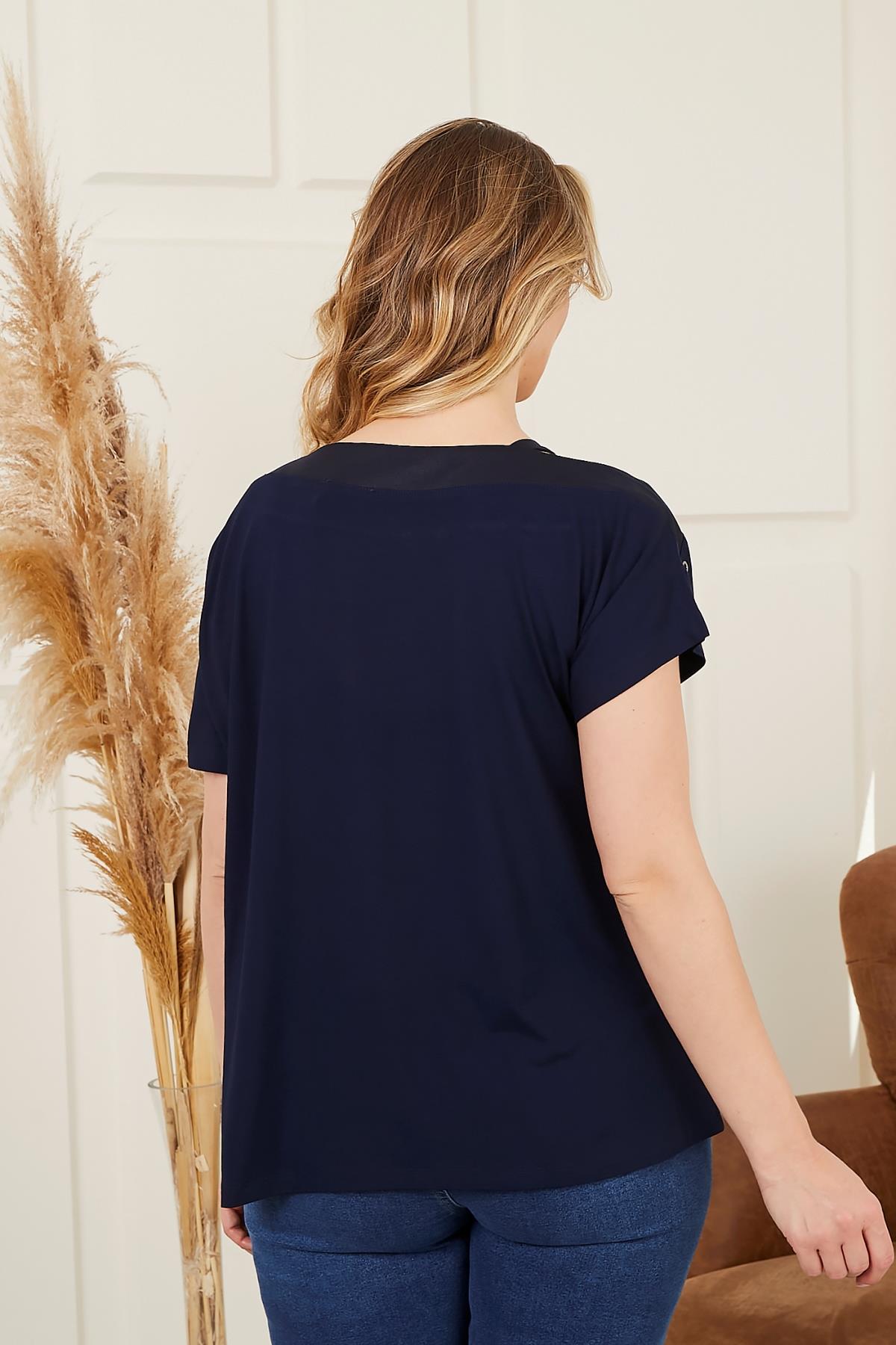 Rmg Yaka Ve Cep Zımba Detaylı Büyük Beden Lacivert Tişört