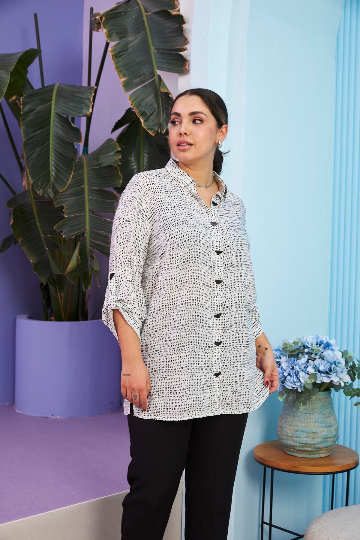 Rmg Düğme Detaylı Nokta Desenli Büyük Beden Siyah Gömlek