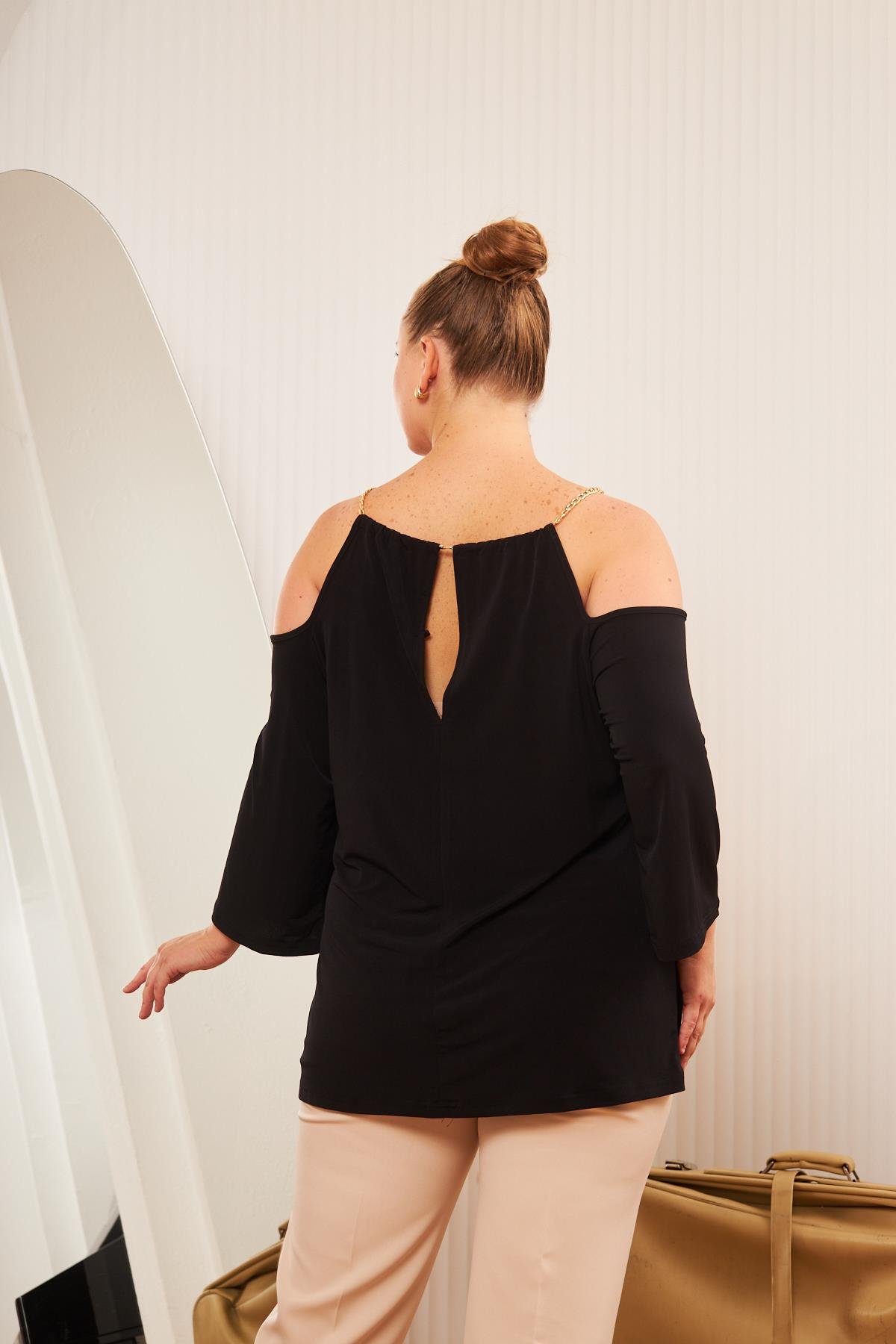 Büyük Beden Zincirli Omuz Detay Bluz Siyah