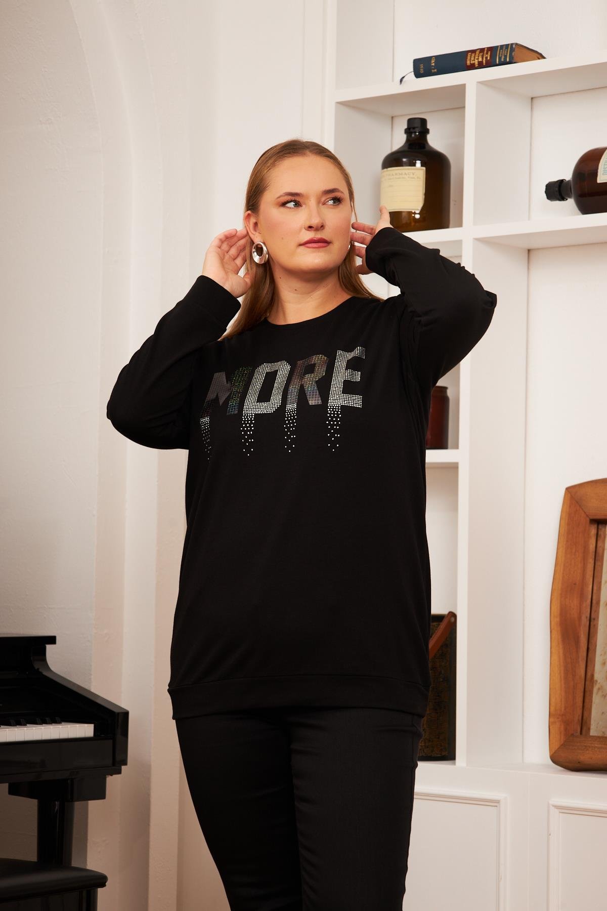 Büyük Beden Taş Baskılı Sweatshirt Siyah
