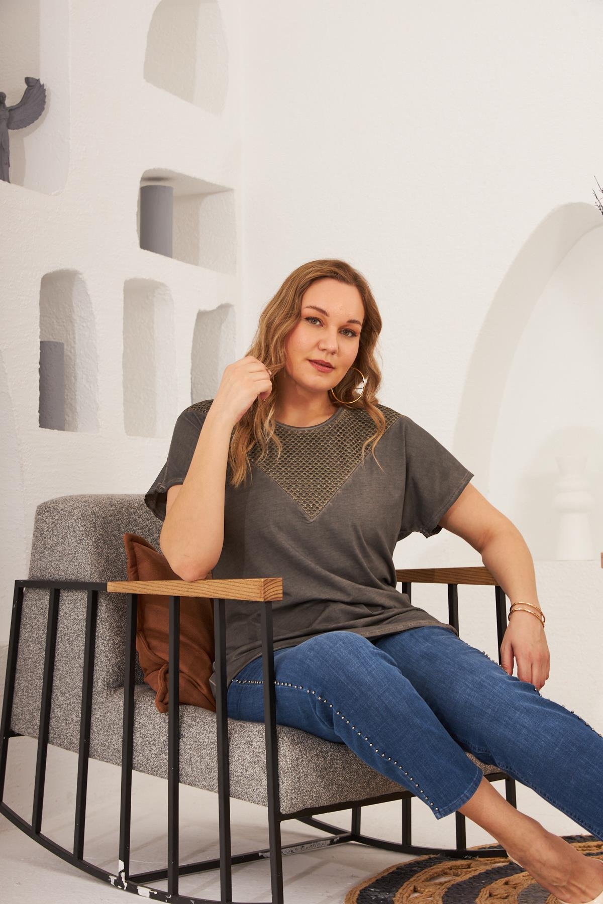 Rmg Yaka File Detaylı Büyük Beden Füme Tişört