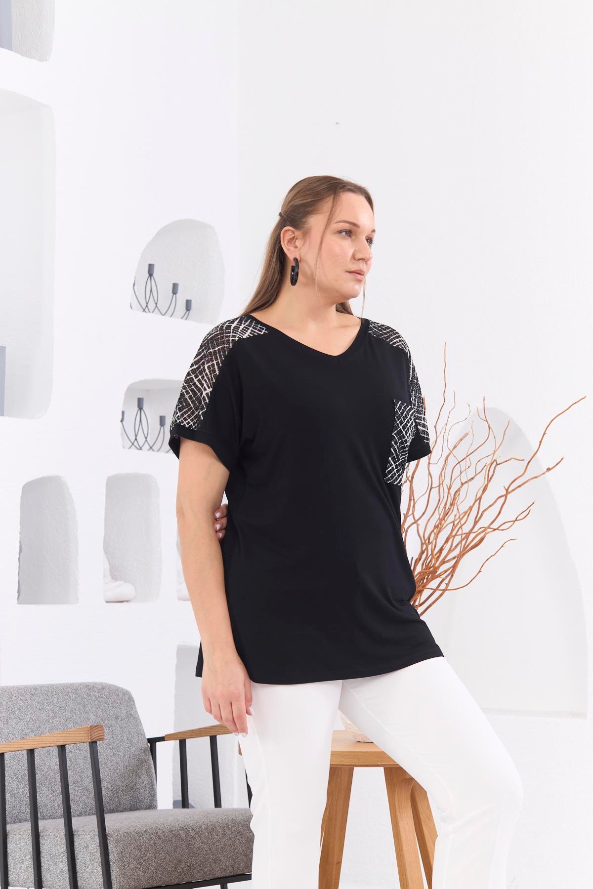 Rmg Cep ve Omuz Detaylı Büyük Beden Siyah Tişört