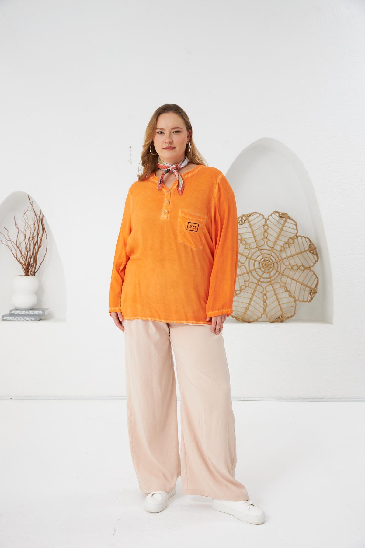 Arma Detaylı Büyük Beden Yıkamalı Bluz Turuncu