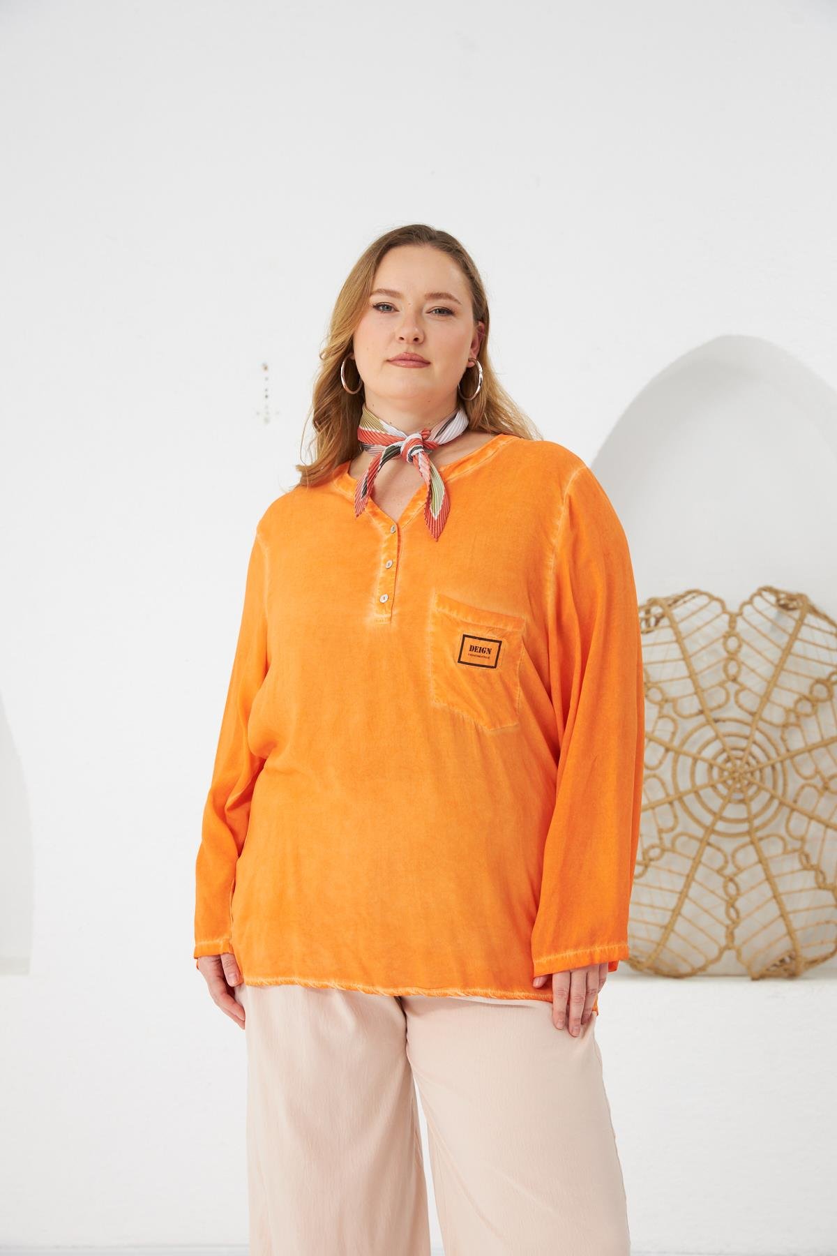 Arma Detaylı Büyük Beden Yıkamalı Bluz Turuncu