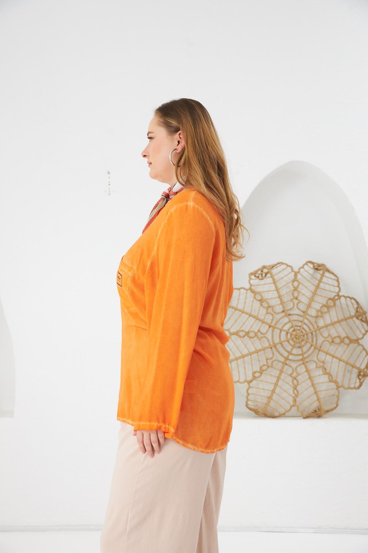 Arma Detaylı Büyük Beden Yıkamalı Bluz Turuncu