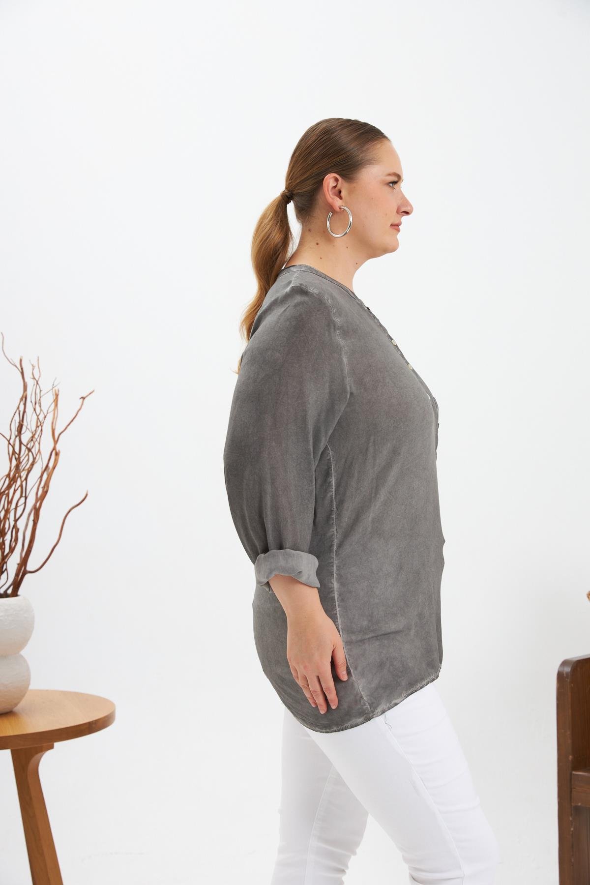 Arma Detaylı Büyük Beden Yıkamalı Bluz Füme