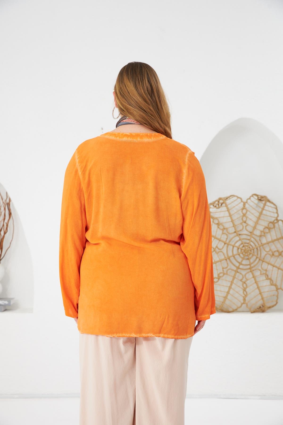 Arma Detaylı Büyük Beden Yıkamalı Bluz Turuncu
