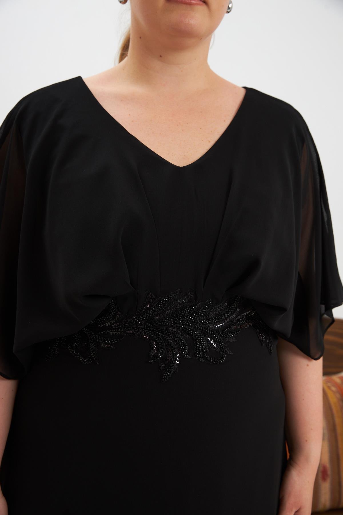 Asimetrik Kesim Kemer Detaylı Büyük Beden Abiye Elbise