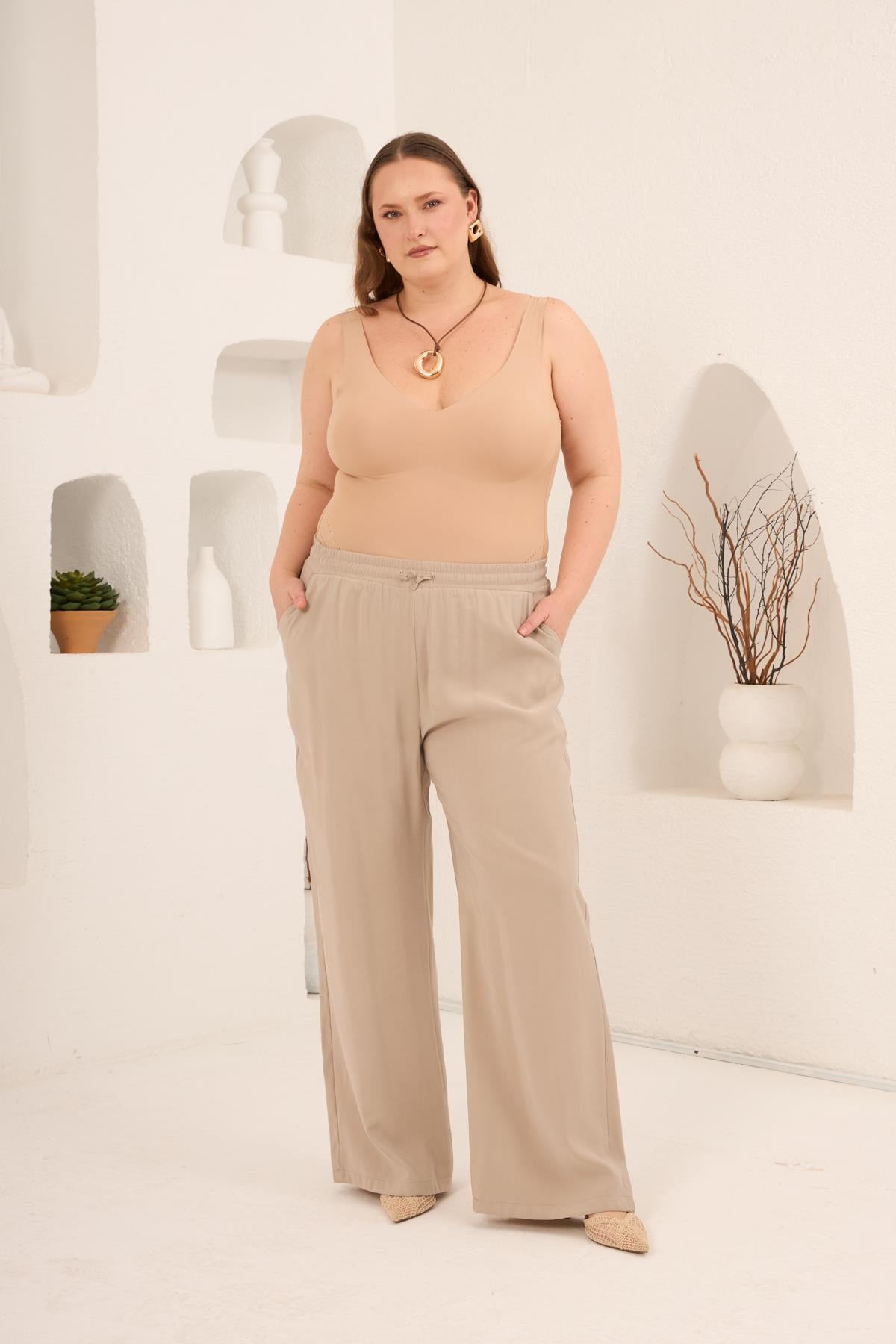 Bel Bağcık Detaylı Beli Lastikli Kadın Büyük Beden Pantolon Bej - RMG