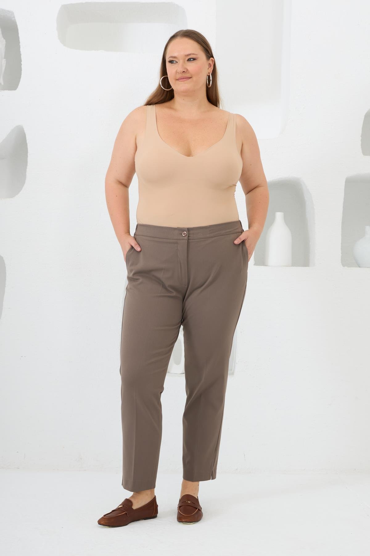 Bel Lastikli Paça Mini Yırtmaçlı Büyük Beden Kumaş Pantolon Vizon