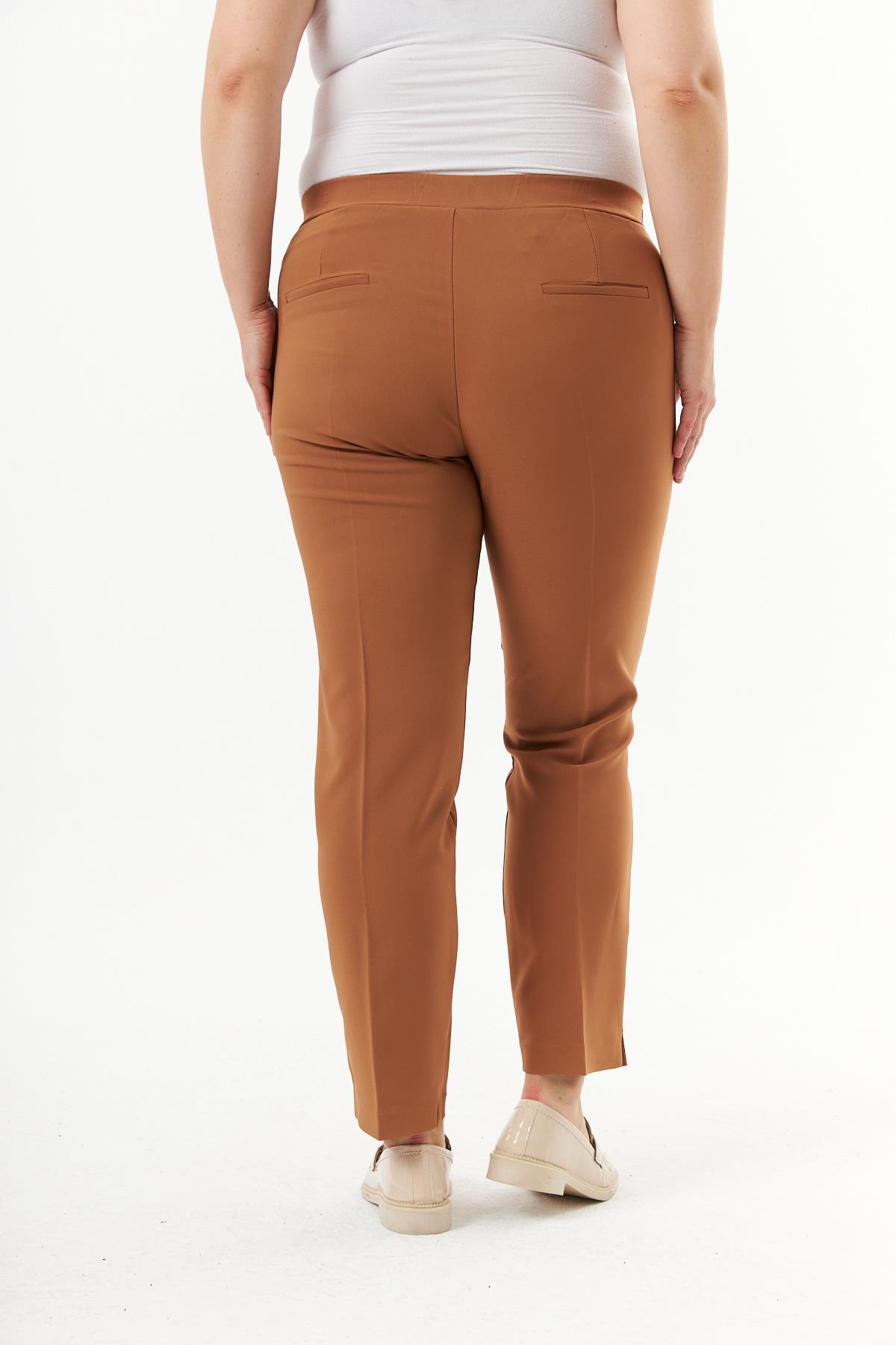 Beli Lastikli Paça Yırtmaç Detaylı Büyük Beden Kumaş Pantolon Camel