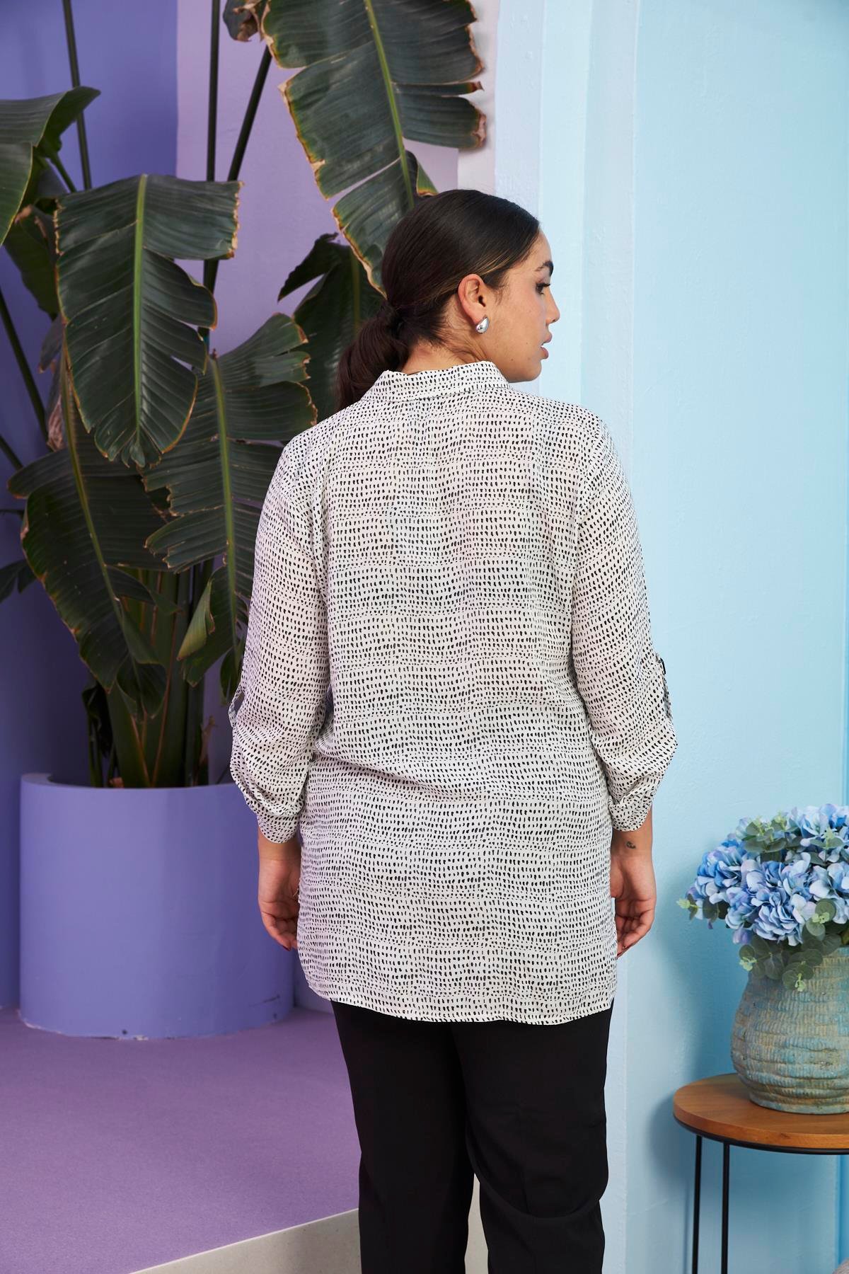 Rmg Düğme Detaylı Nokta Desenli Büyük Beden Siyah Gömlek