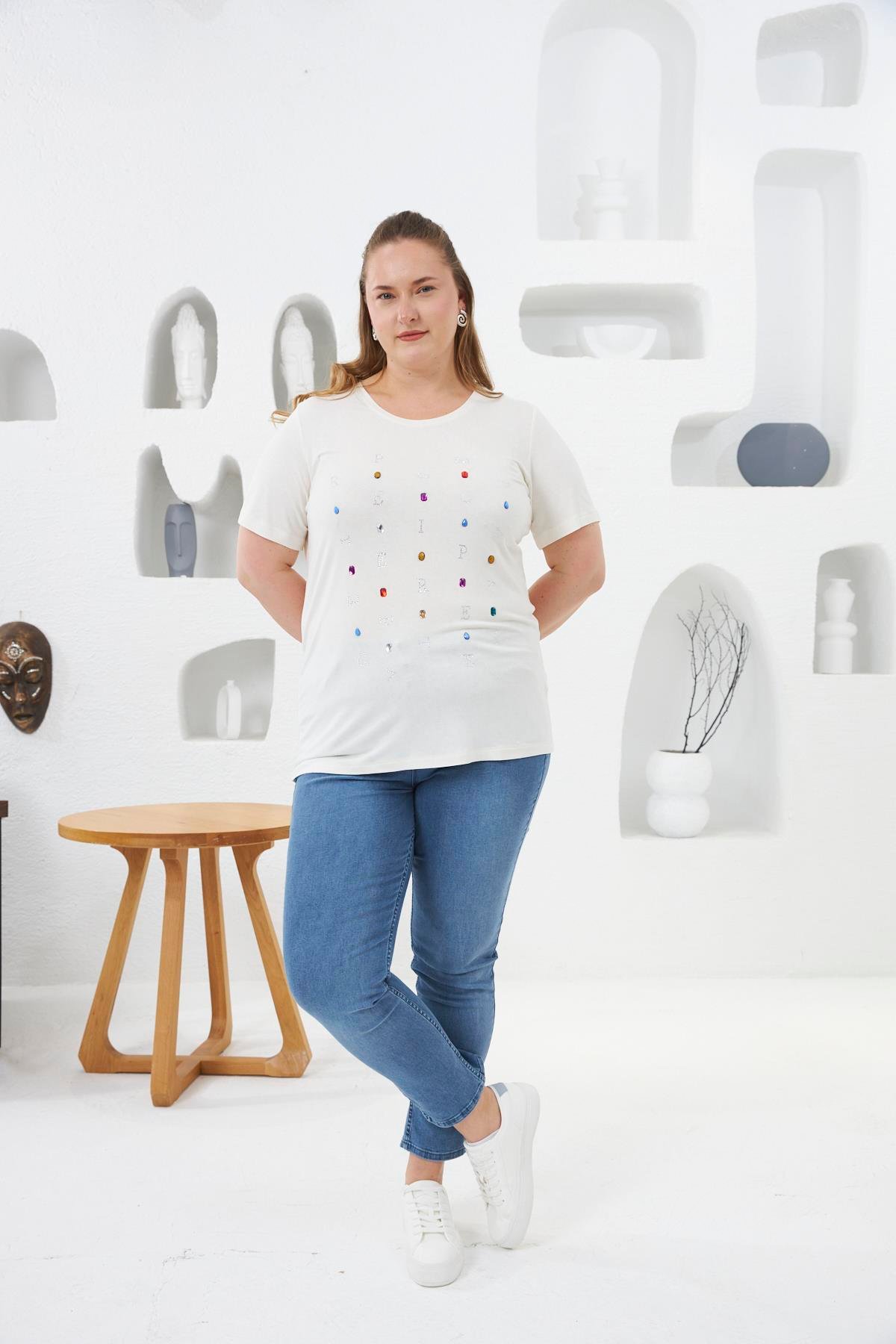 Boncuk Ve Taş İşlemeli Büyük Beden Tişört Beyaz