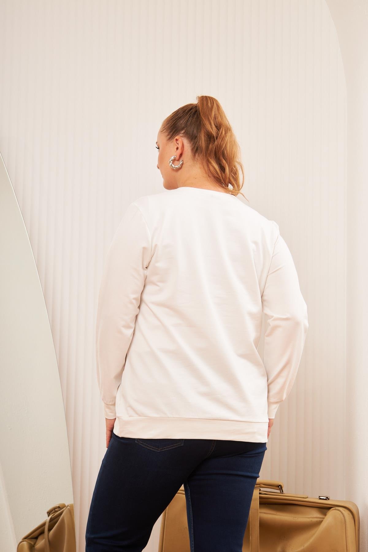 Büyük Beden Baskı ve taş Detay Sweatshirt Ekru