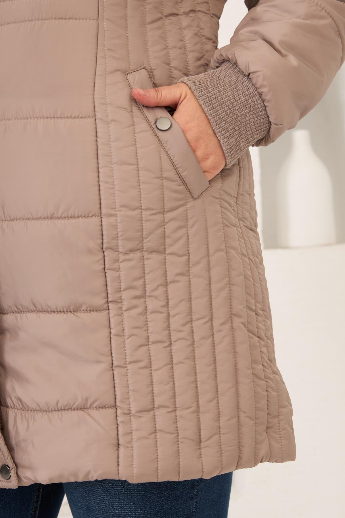 Büyük Beden Kapüşonlu Şişme Mont Vizon