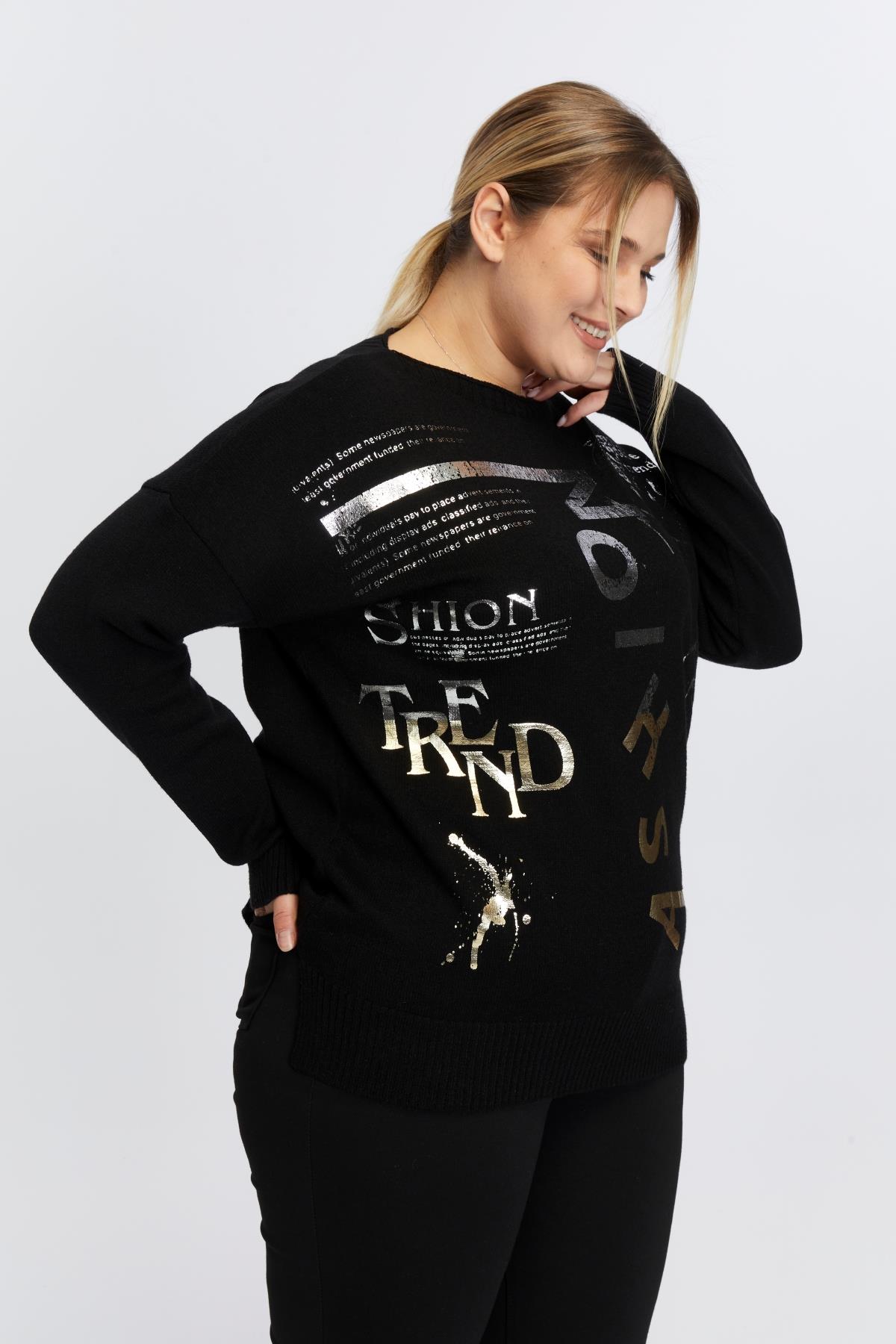 Büyük Beden Kayık Yaka Baskılı Triko Siyah