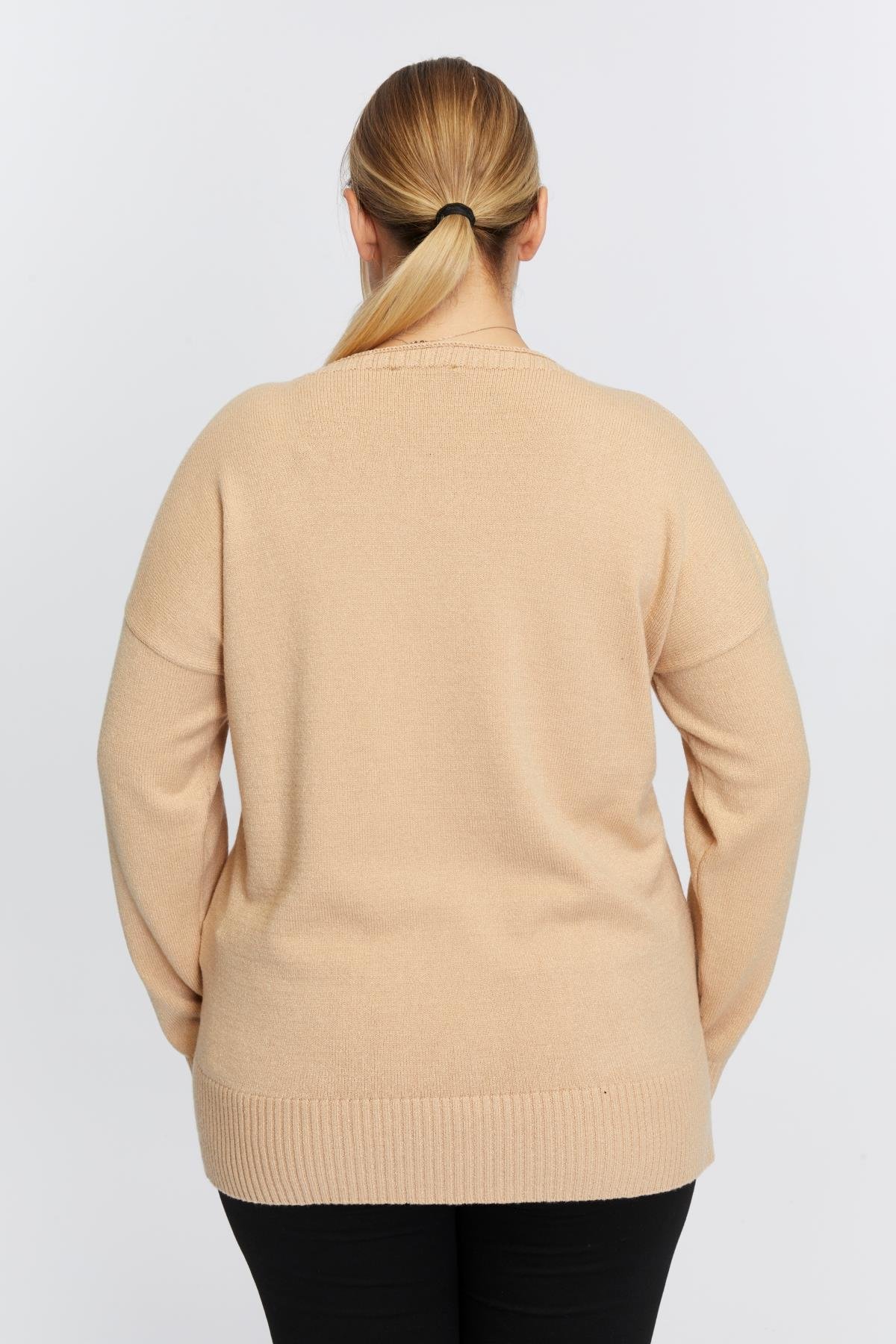 Büyük Beden Kayık Yaka Baskılı Triko Vizon