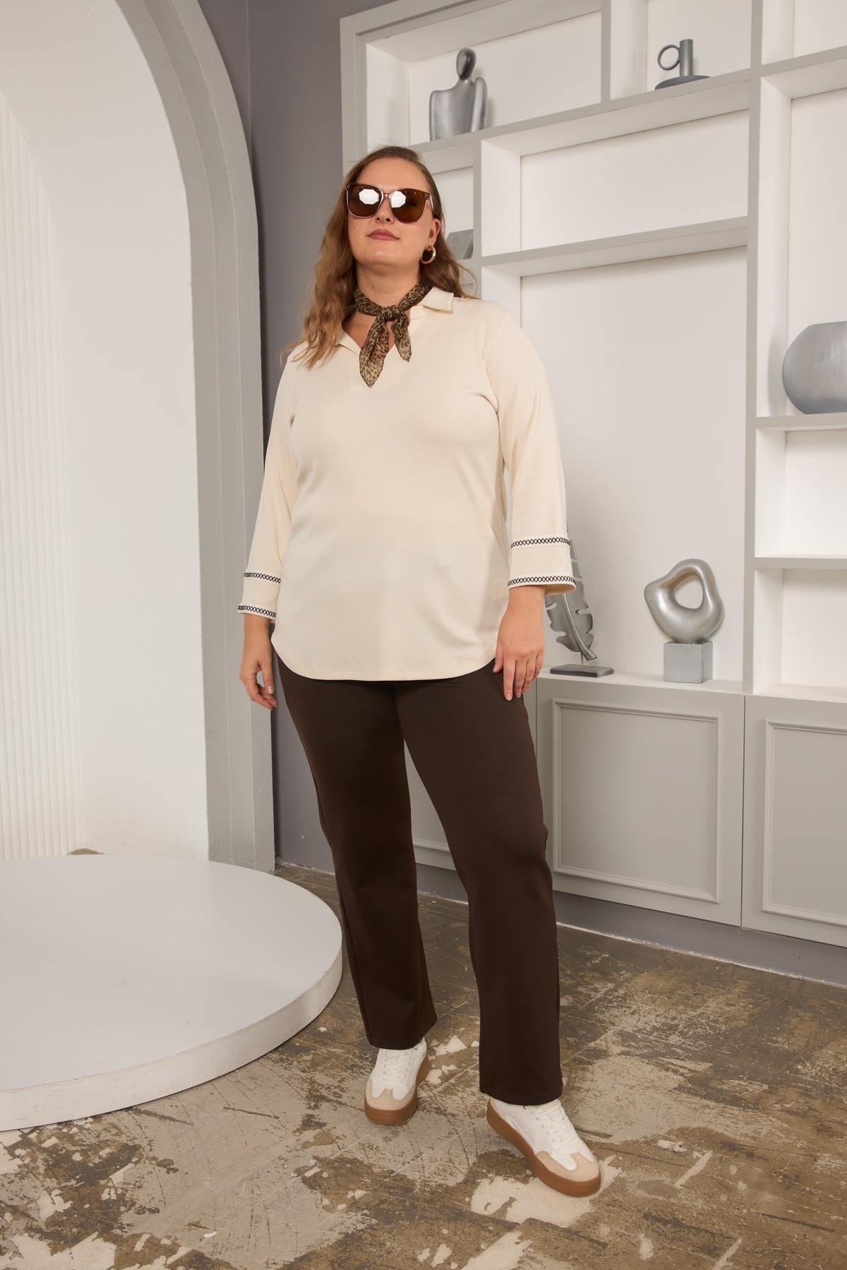 Büyük Beden Kol Nakış Detay Örme Bluz Ekru