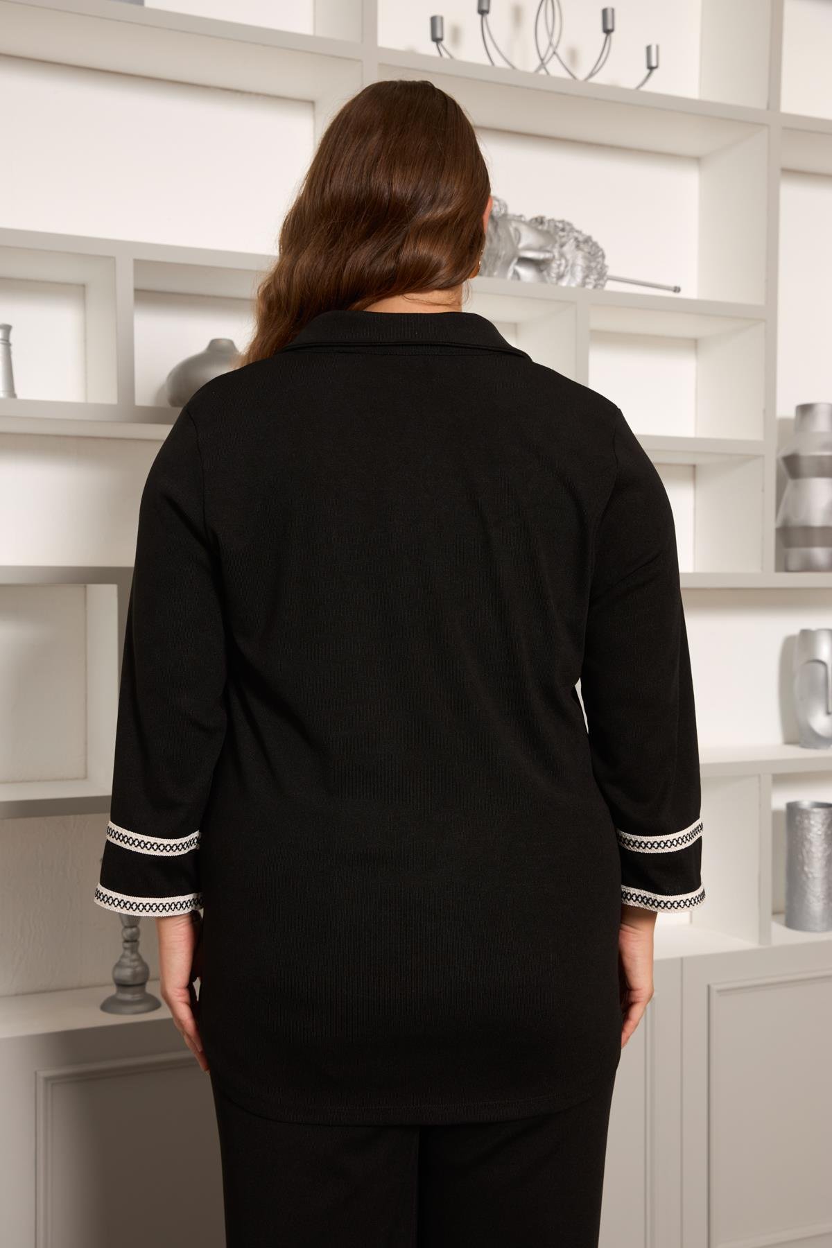 Büyük Beden Kol Nakış Detay Örme Bluz Siyah