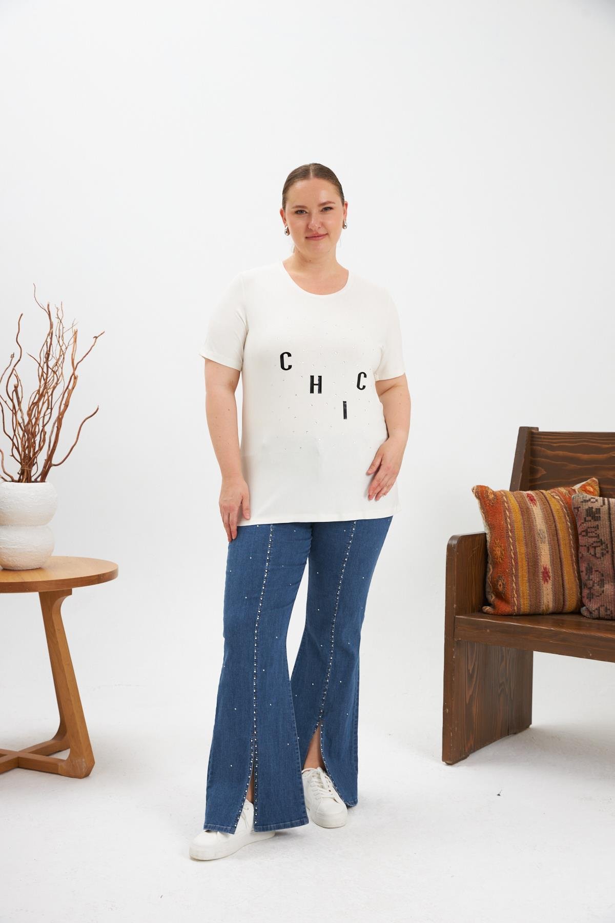 Büyük Beden Taş Detay Baskılı Tişört Ekru