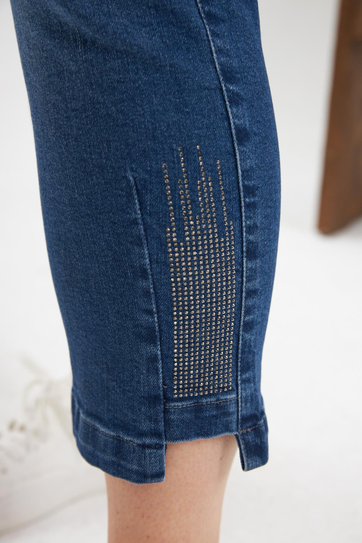 Büyük Beden Taş Detay Denim Kapri Kim. Mavi