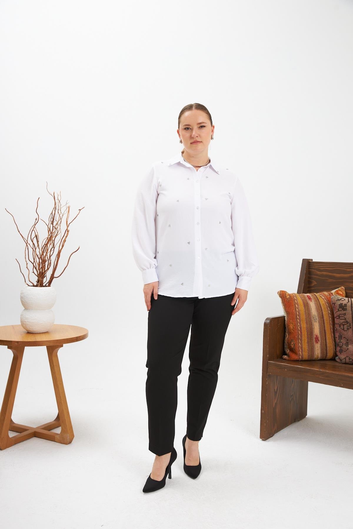 Büyük Beden Taş Detay Gömlek Beyaz