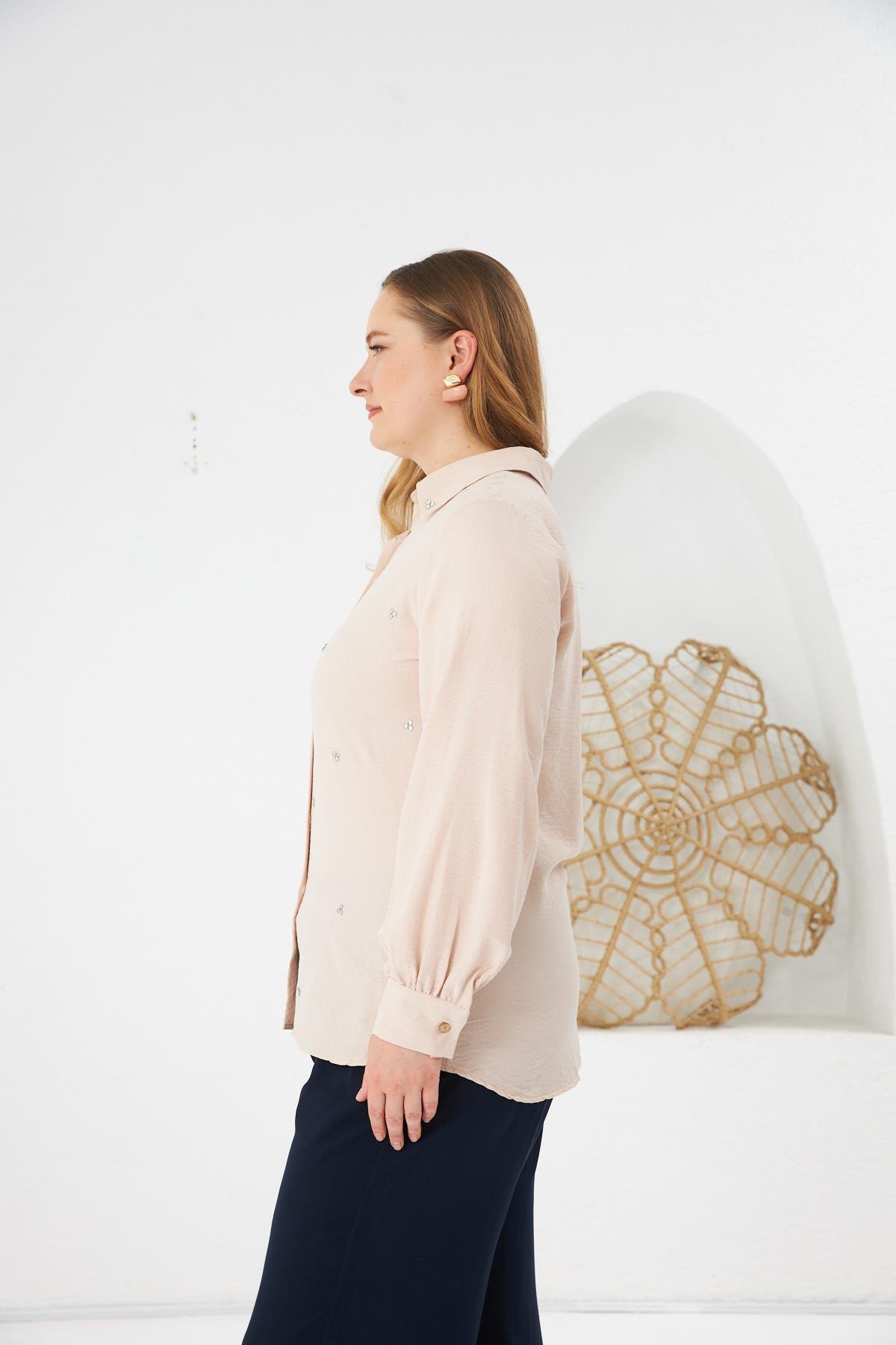 Büyük Beden Taş Detay Gömlek Krem
