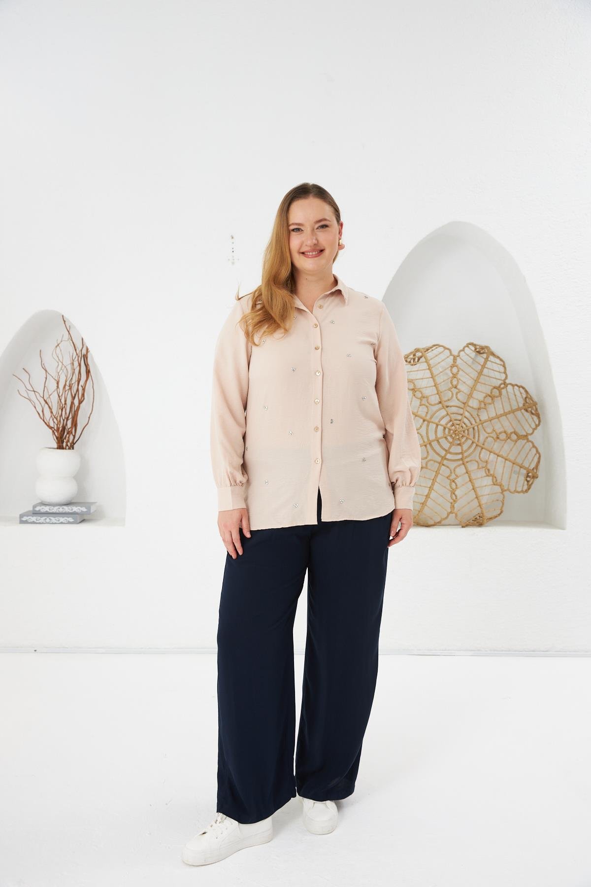 Büyük Beden Taş Detay Gömlek Krem