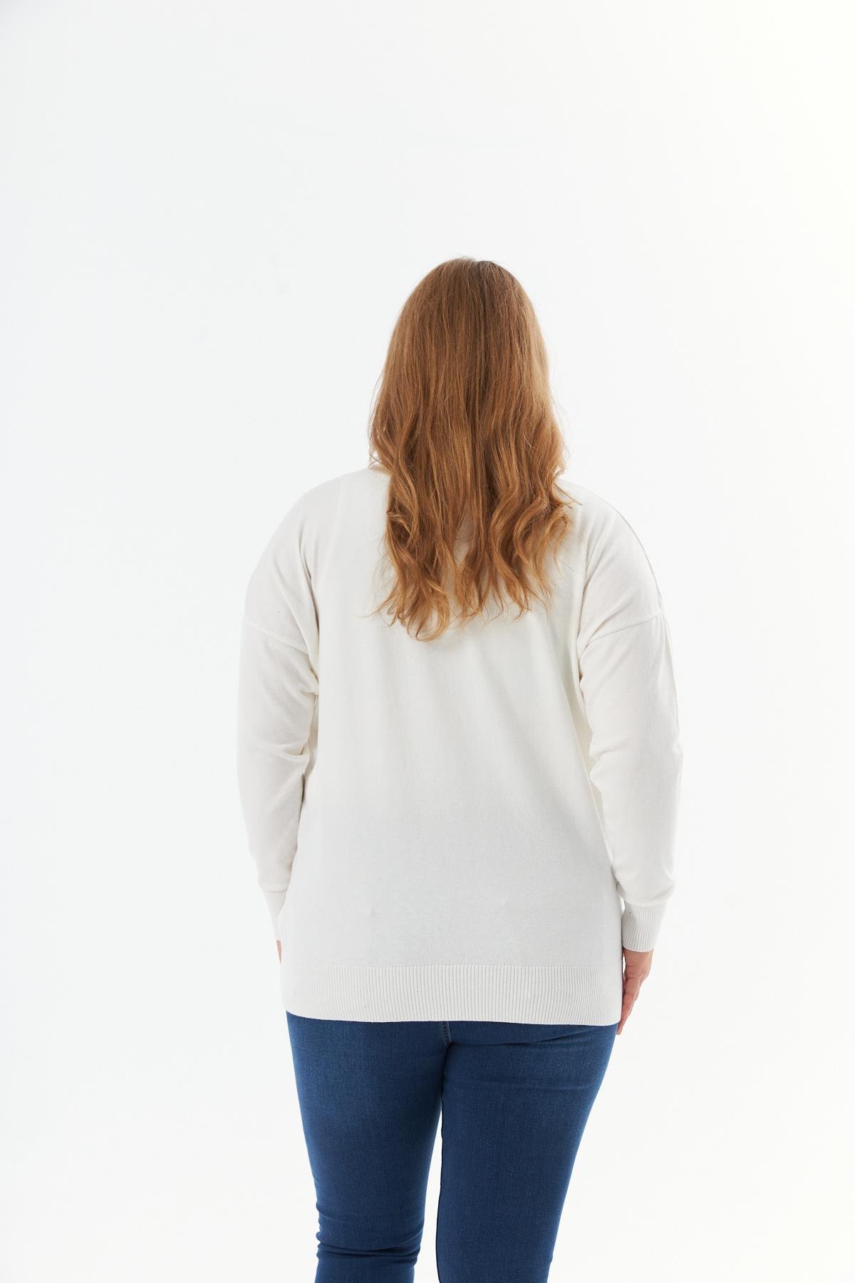 Büyük Beden V Yaka Desenli Triko Kazak Ekru