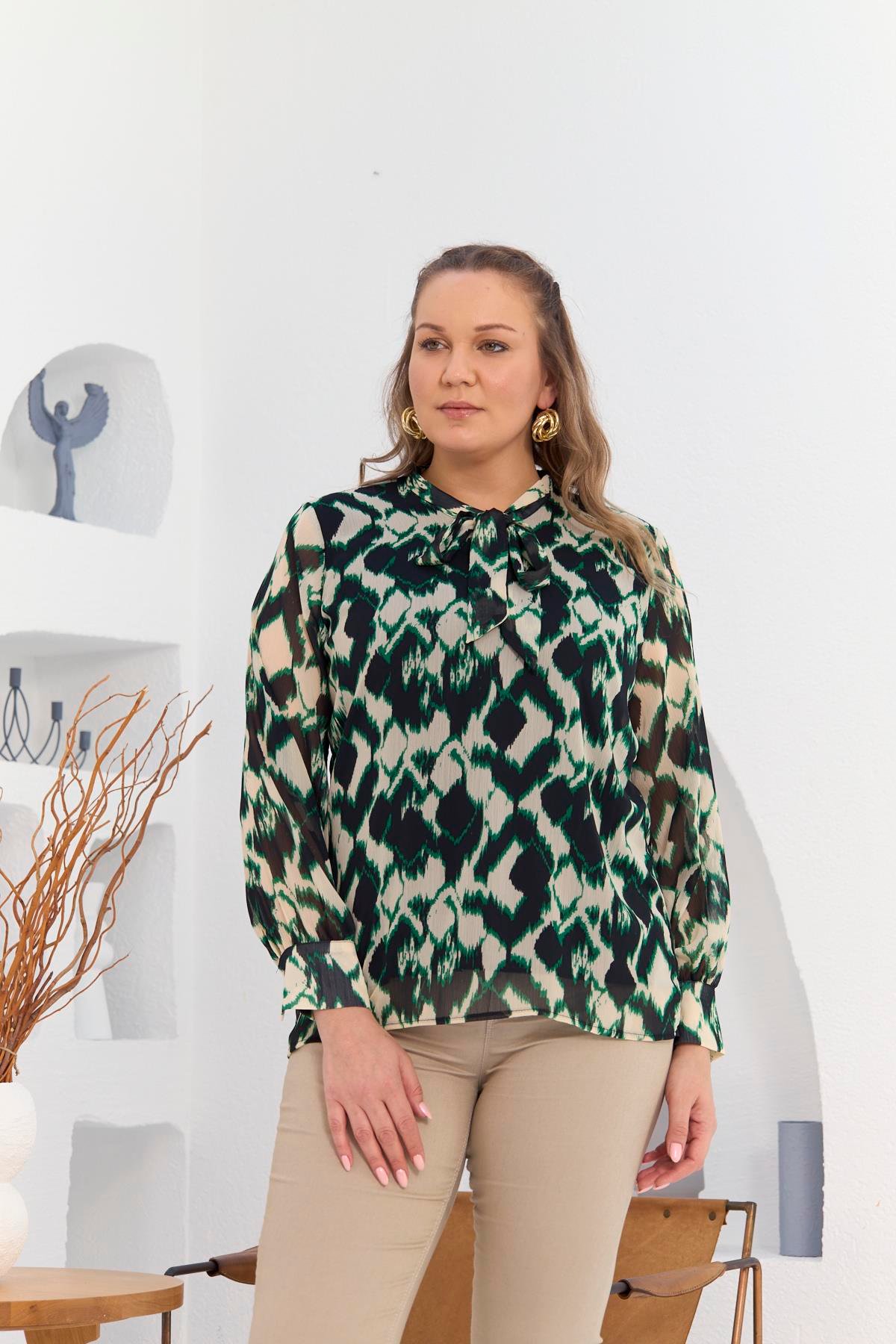 Rmg Yaka Fular Detaylı Büyük Beden Siyah Bluz