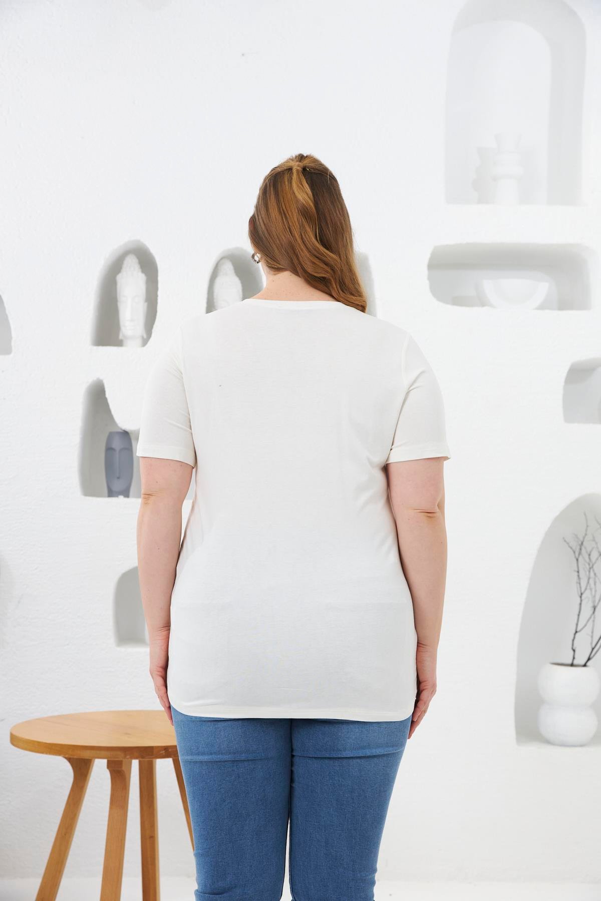 Çiçek Deseni Baskılı Büyük Beden Tişört Ekru