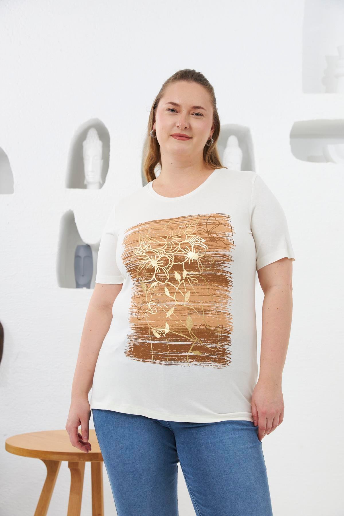 Çiçek Deseni Baskılı Büyük Beden Tişört Ekru