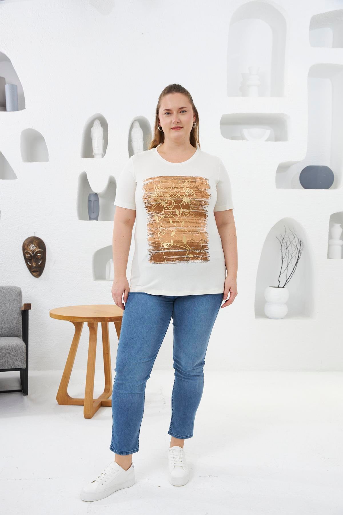 Çiçek Deseni Baskılı Büyük Beden Tişört Ekru