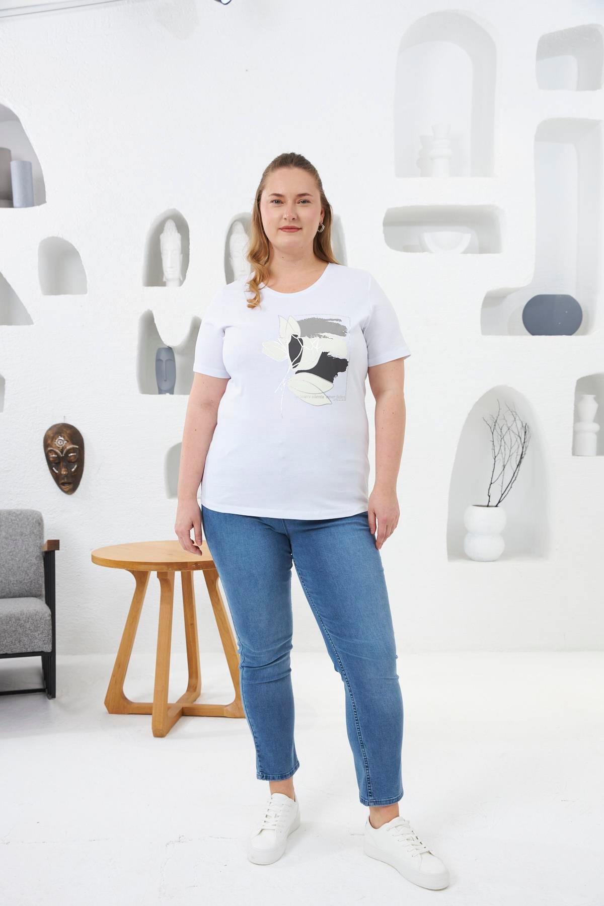 Çiçek Desenli Baskılı Büyük Beden Tişört Beyaz