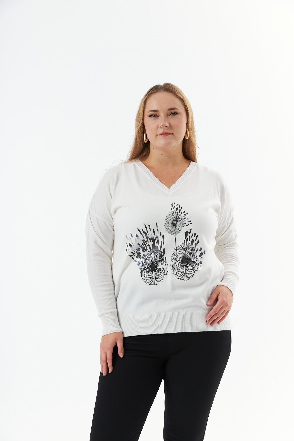 Büyük Beden V Yaka Baskılı Triko Kazak Ekru