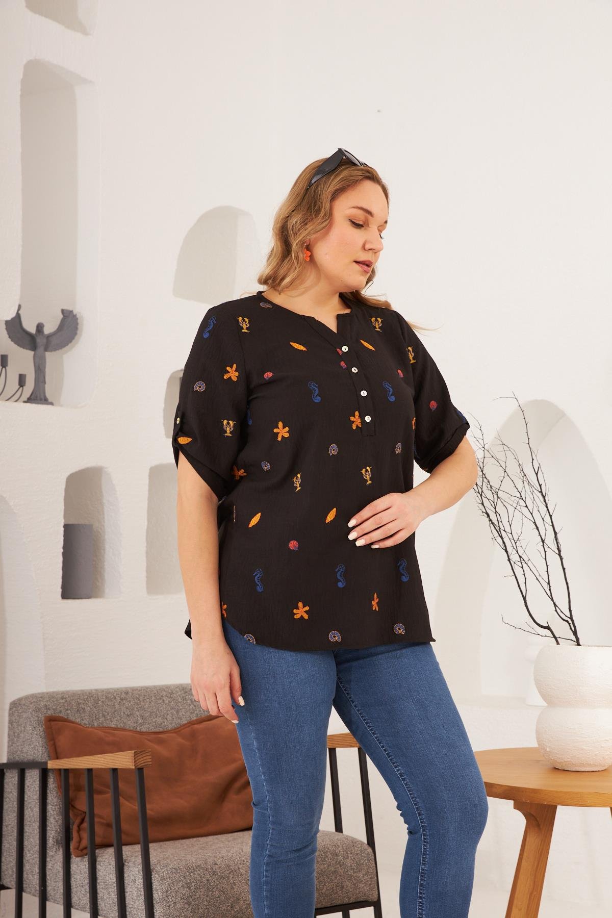 Rmg Nakış İşlemeli Deniz Ürünleri Desenli Büyük Beden Siyah Bluz