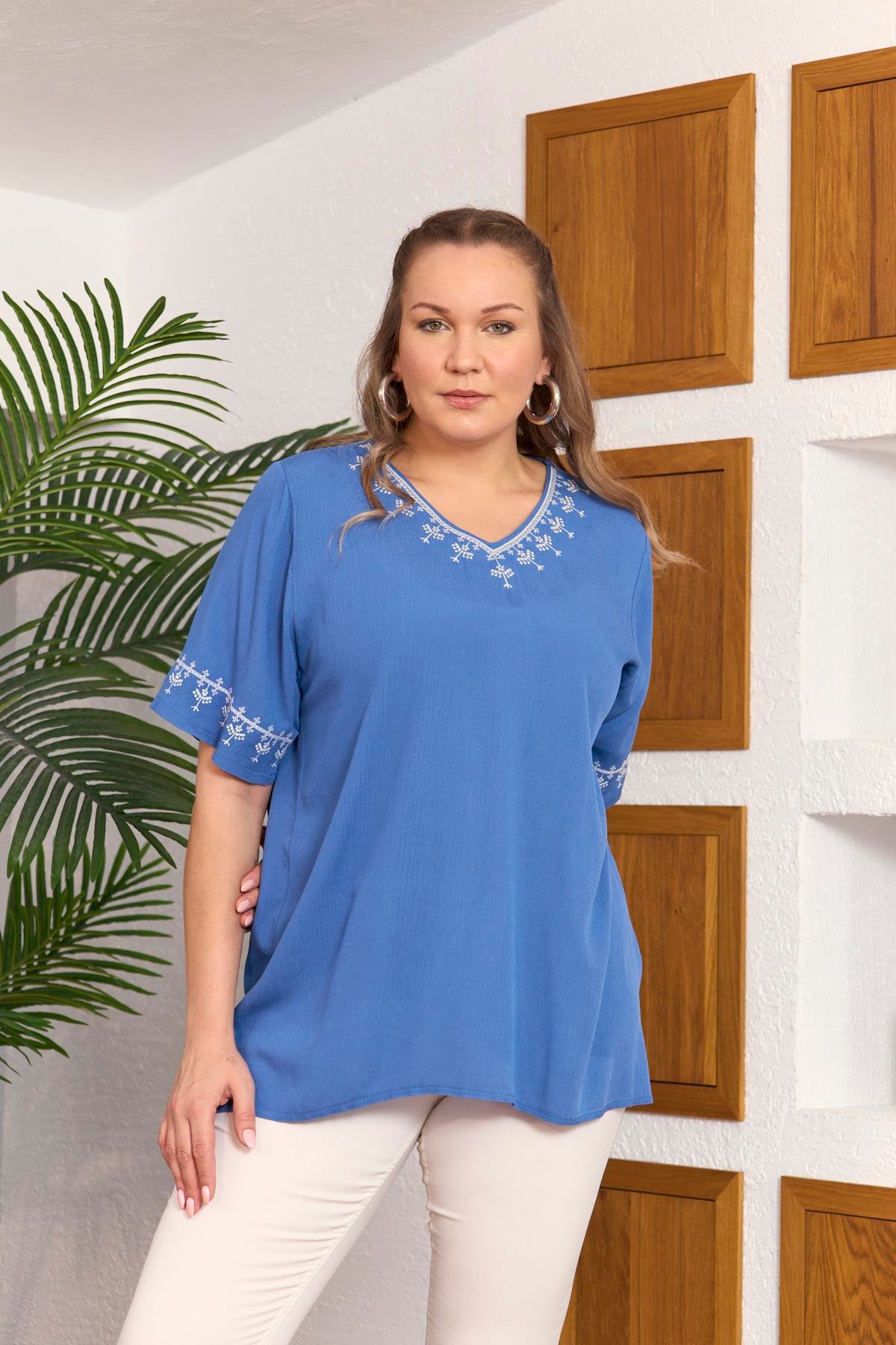 Rmg Yaka ve Kol Nakış Detaylı Büyük Beden İndigo Bluz