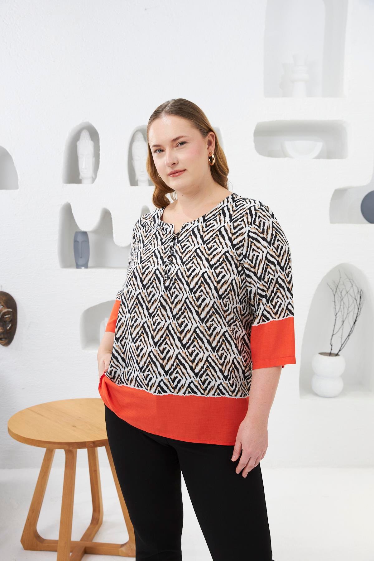 Desenli Büyük Beden Yaka Düğmeli Bluz