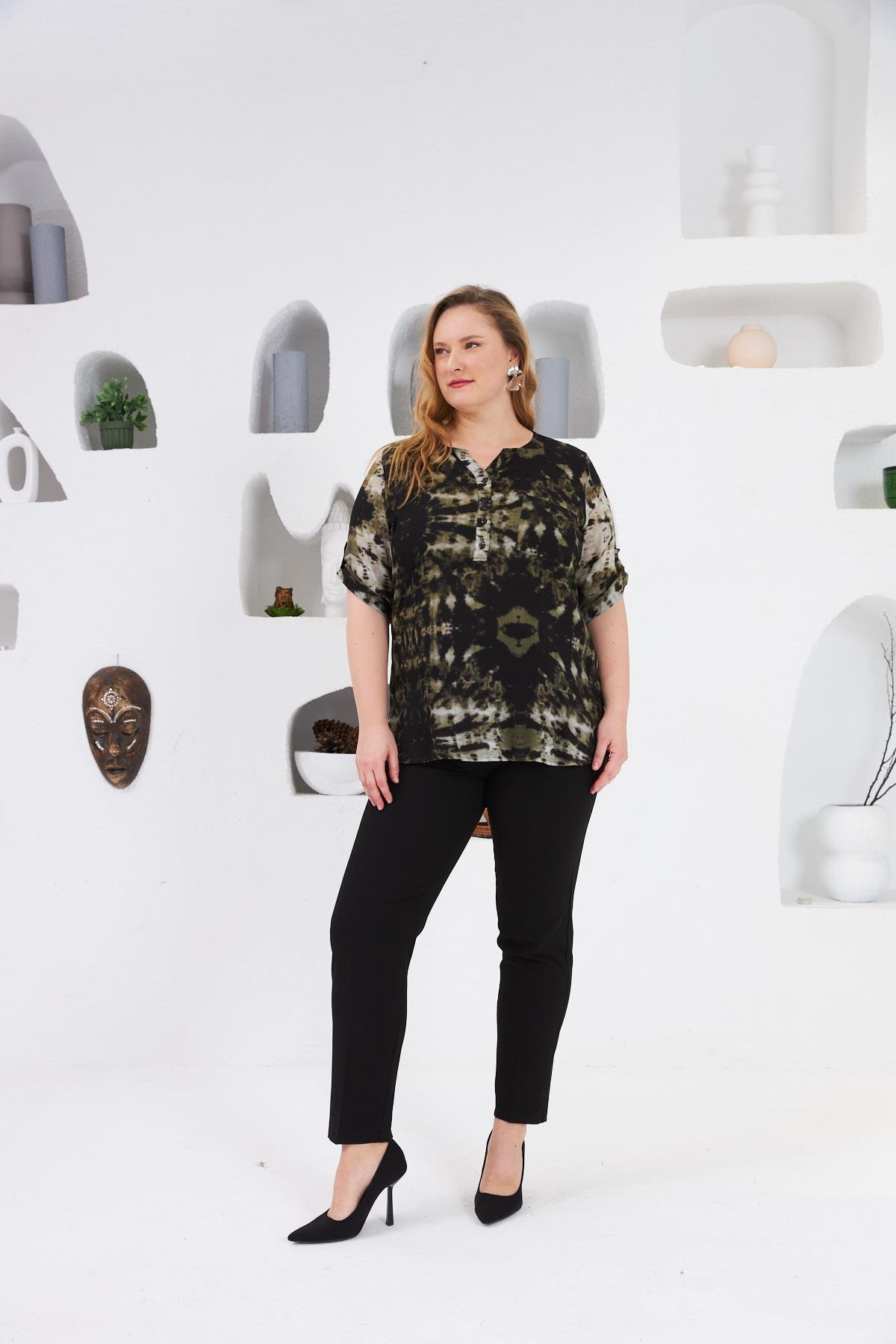 Desenli Hakim Yaka Büyük Beden Bluz Haki