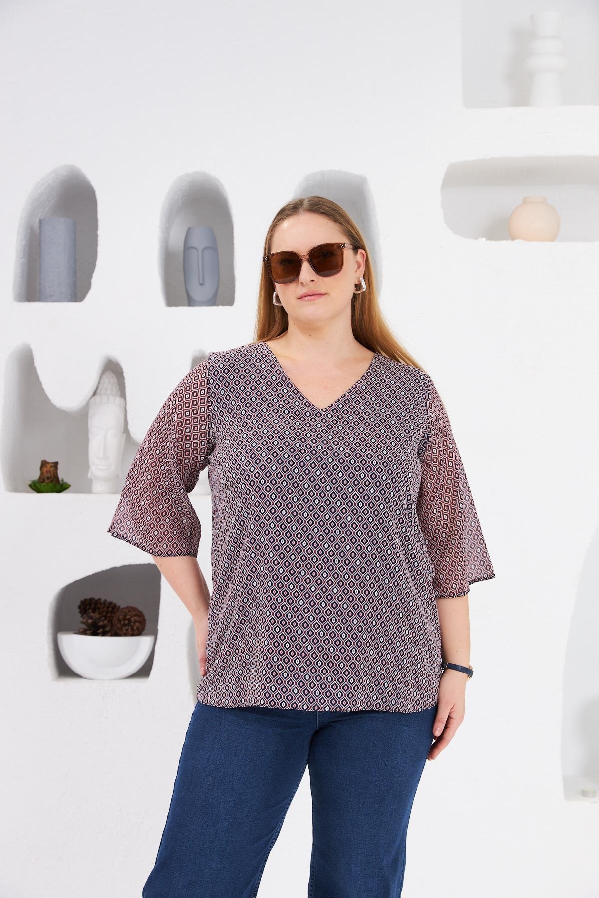 Desenli V Yaka Büyük Beden Şifon Bluz Lacivert