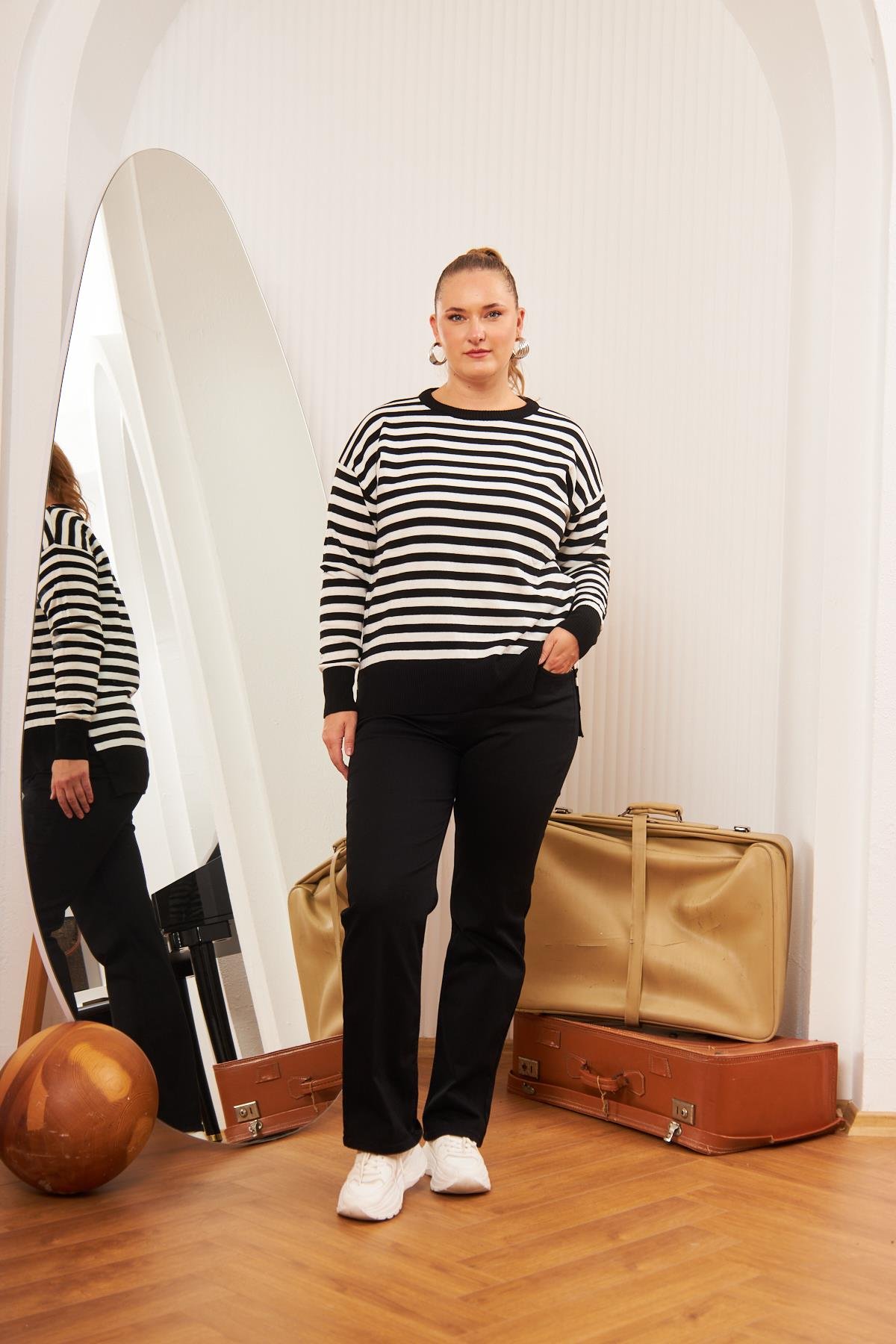 Büyük Beden Çizgili Triko Kazak Siyah