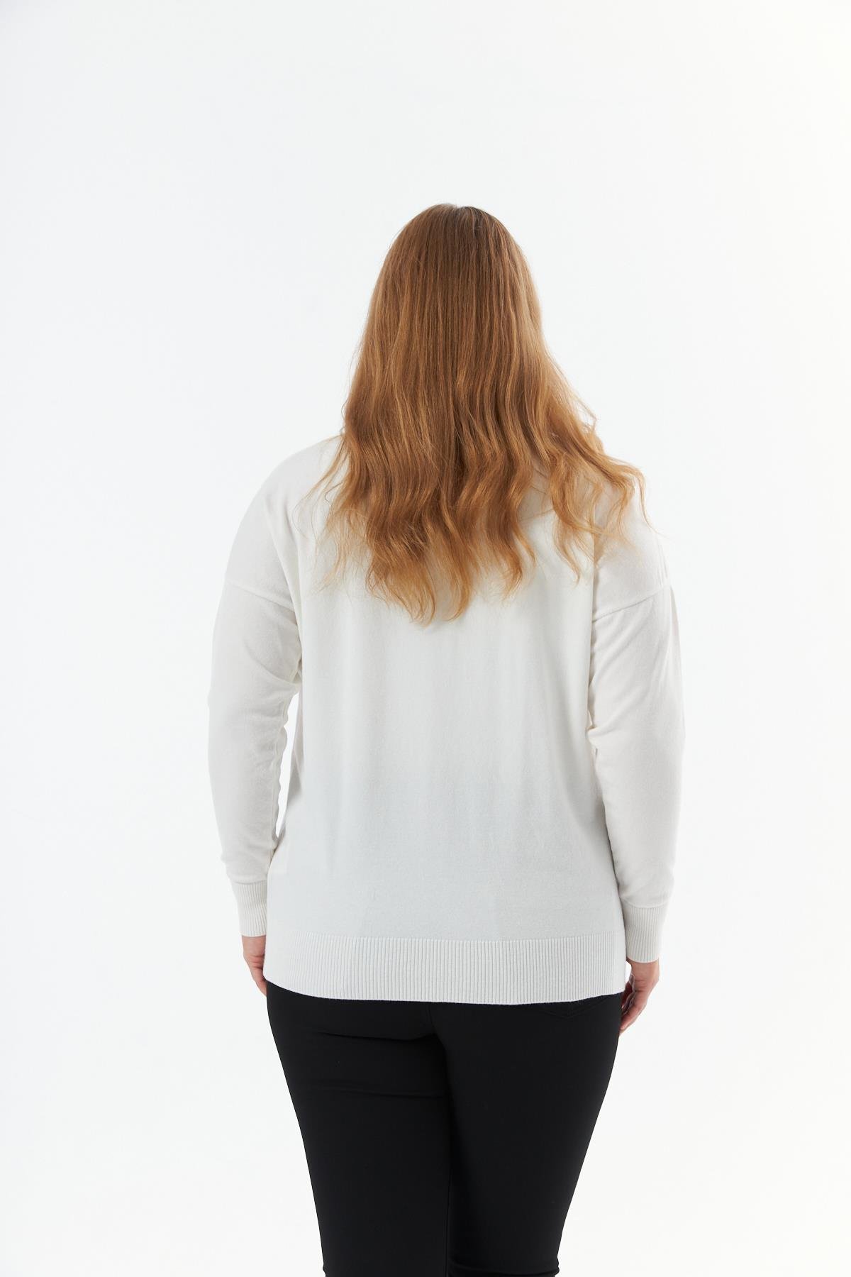 Büyük Beden V Yaka Baskılı Triko Kazak Ekru