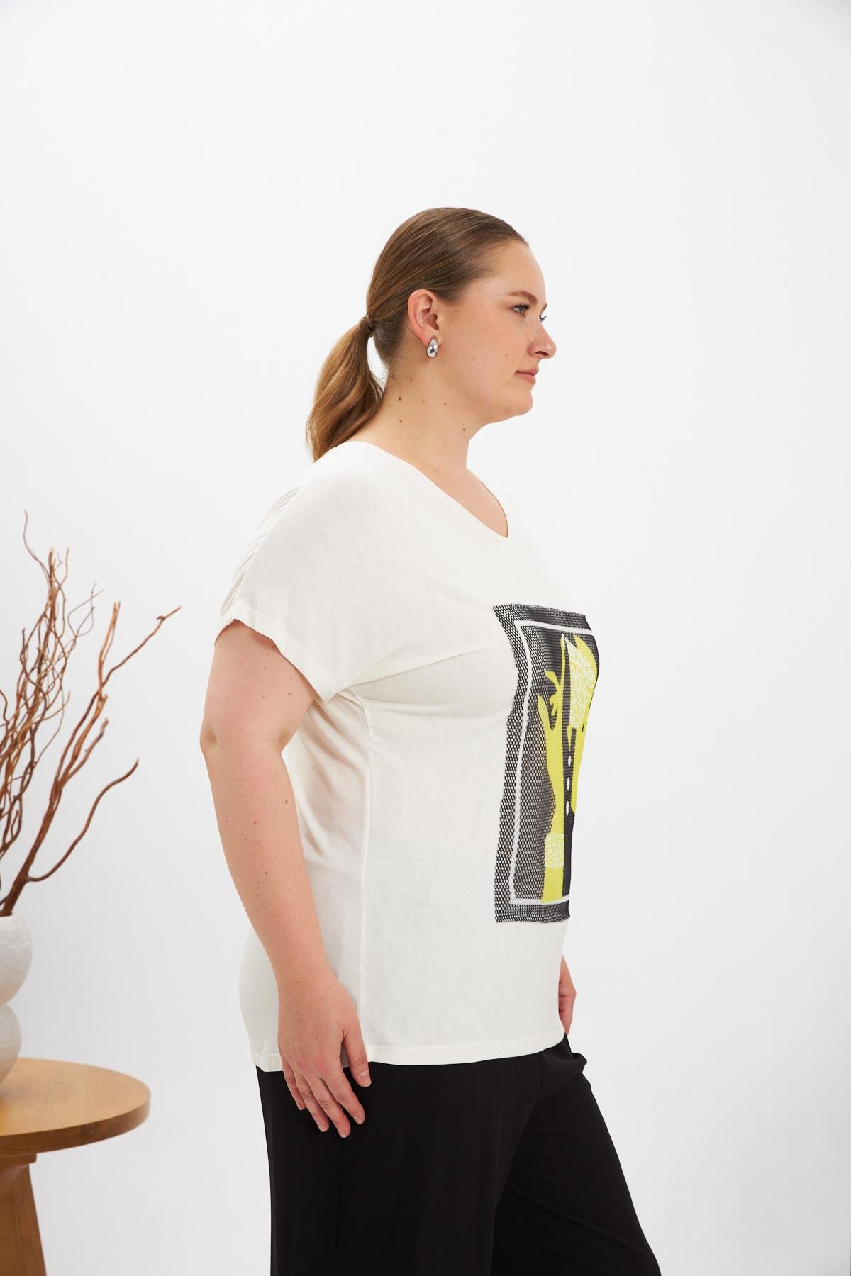 File Detaylı Büyük Beden Tişört Ekru