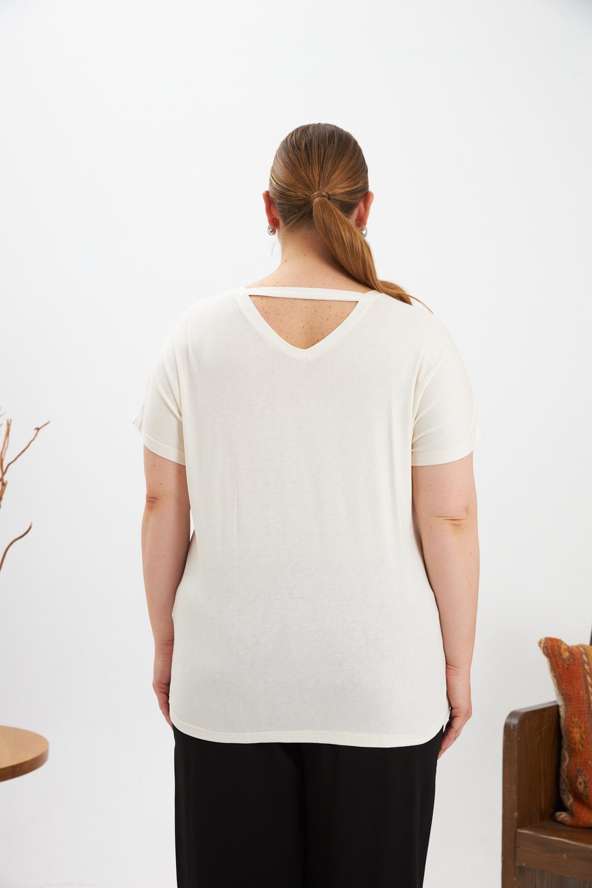 File Detaylı Büyük Beden Tişört Ekru