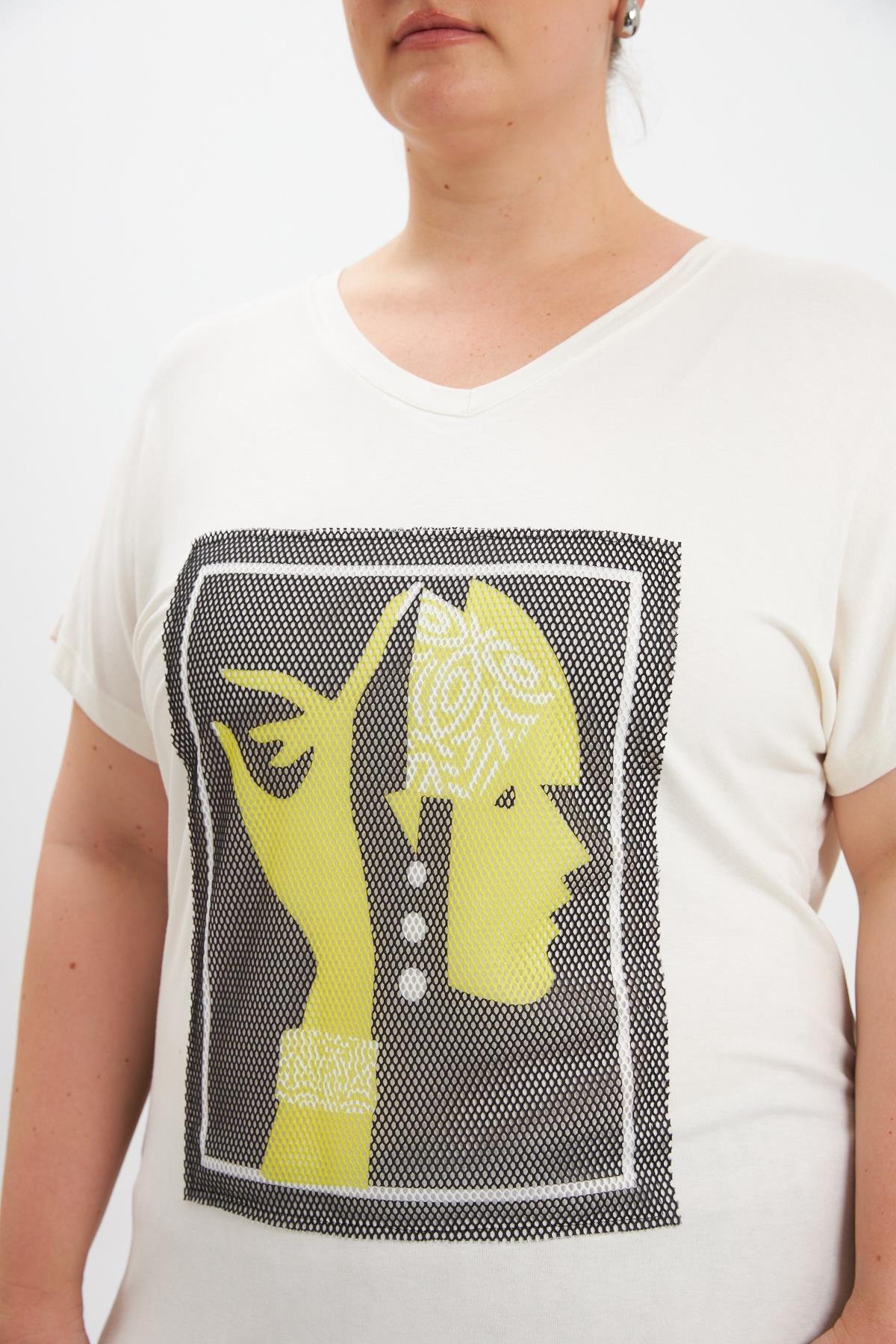 File Detaylı Büyük Beden Tişört Ekru