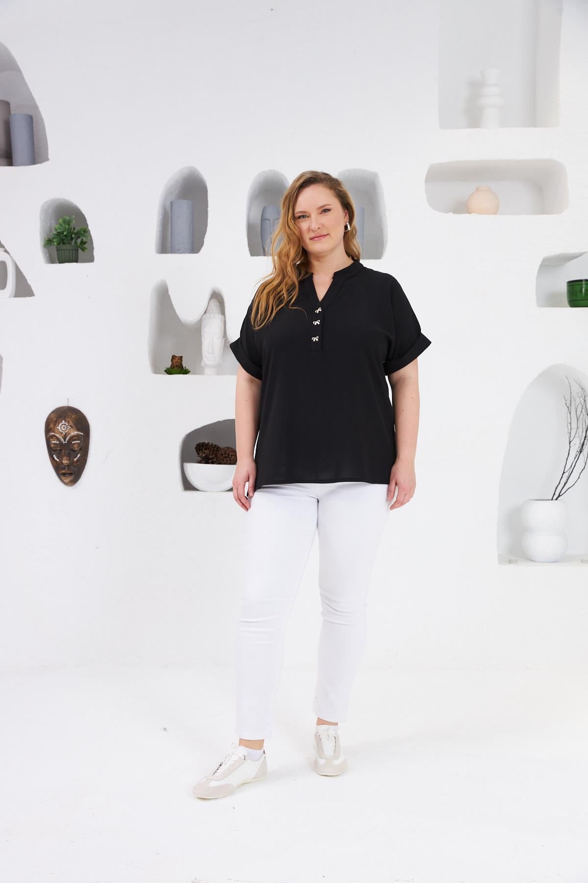 Fiyonk Düğme Detaylı Büyük Beden Bluz Siyah