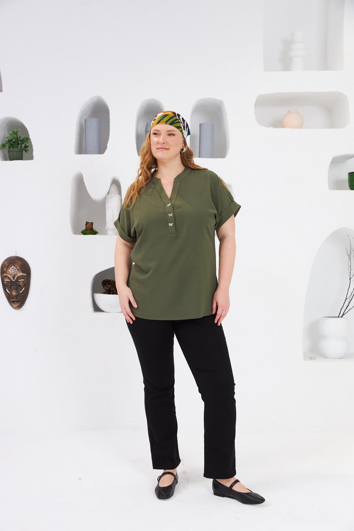 Fiyonk Düğme Detaylı Büyük Beden Bluz Haki