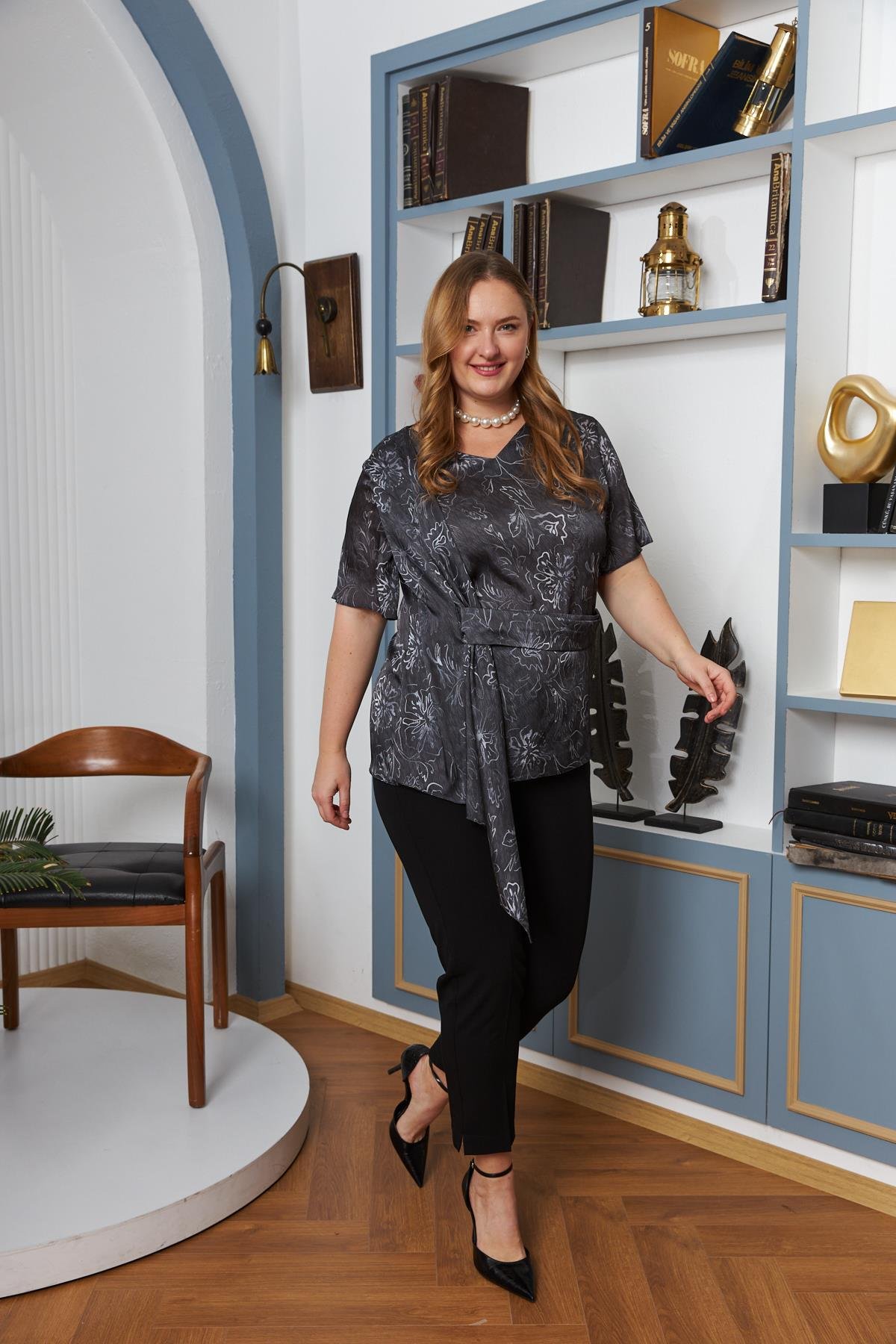 Kemer Aksesuarlı Büyük Beden Bluz Siyah