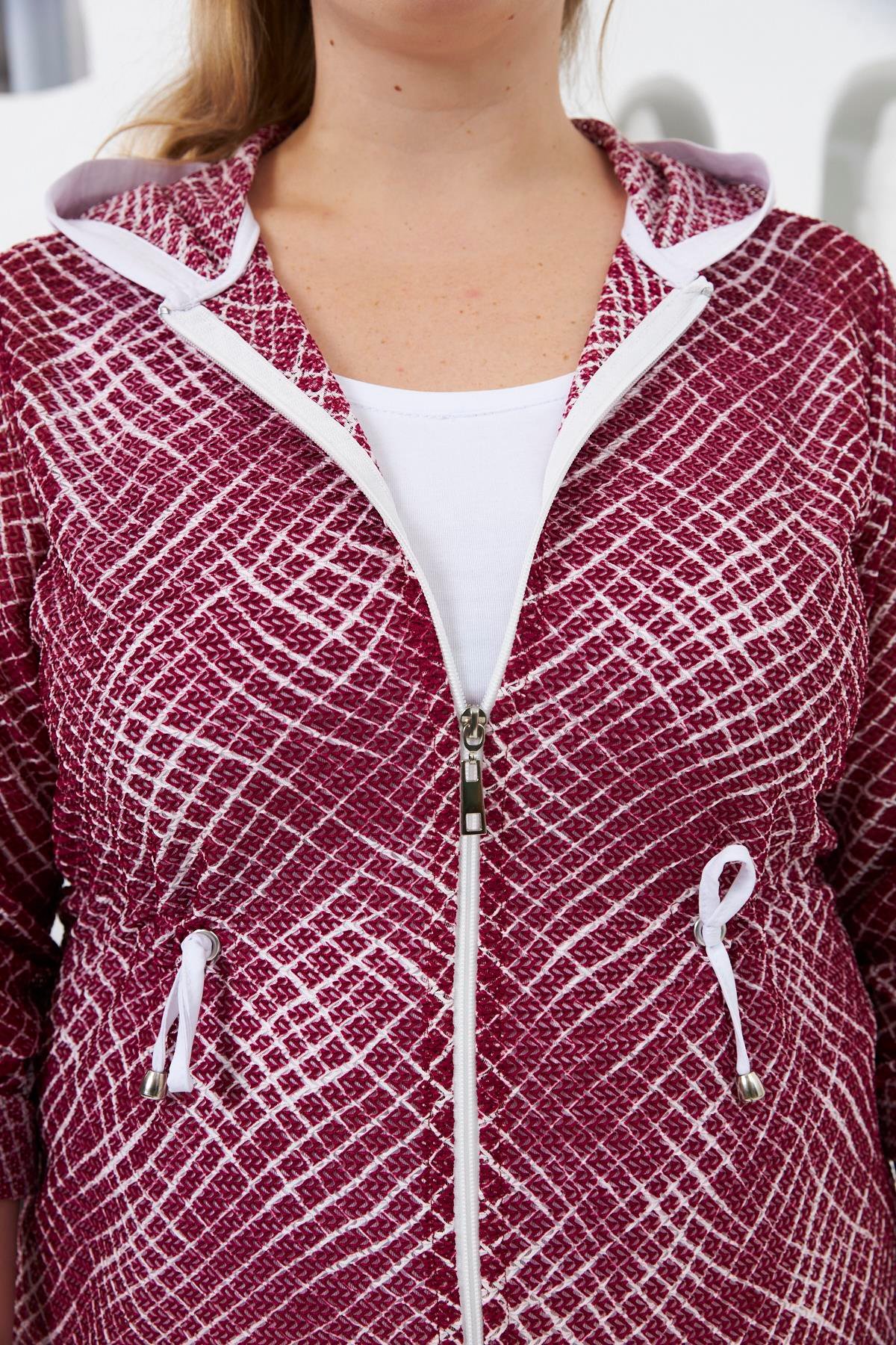 Kol Detaylı Büyük Beden Kapşonlu File Trenç Mürdüm